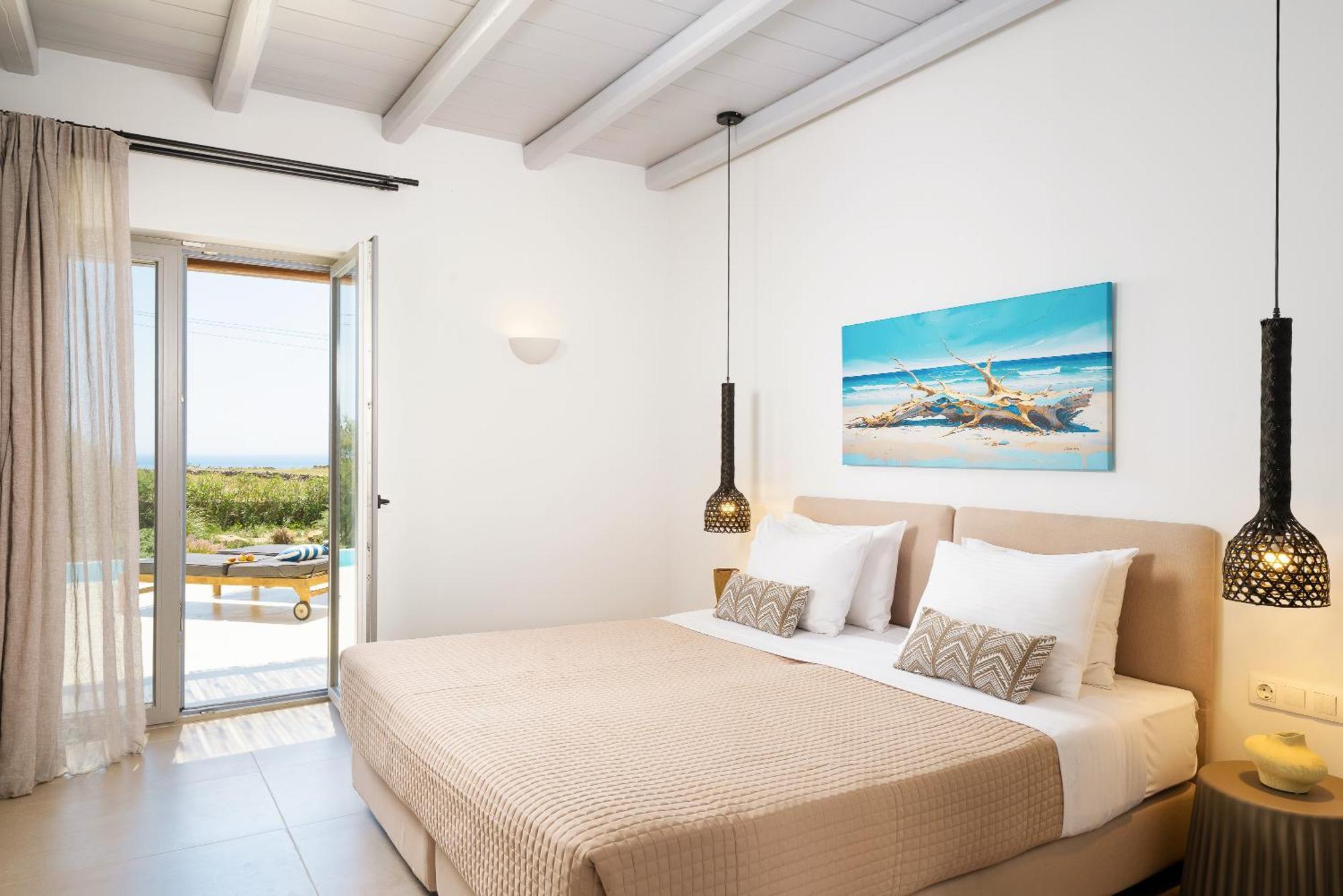 Queen-Size Double Bed Luxury Suite Private Pool