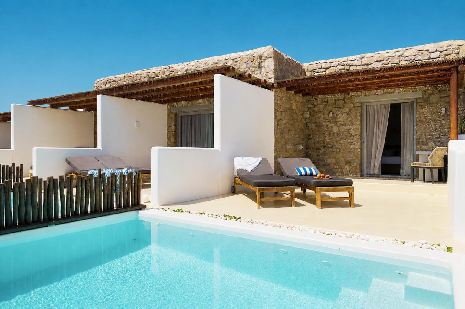 Queen-Size Double Bed Luxury Suite Private Pool
