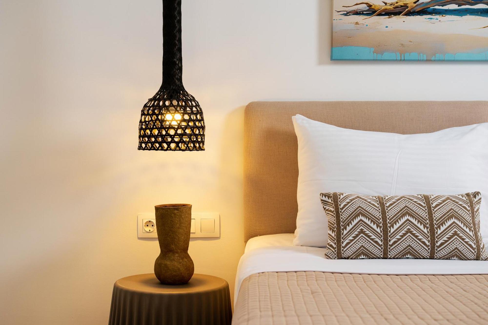 Queen-Size Double Bed Luxury Suite Private Pool