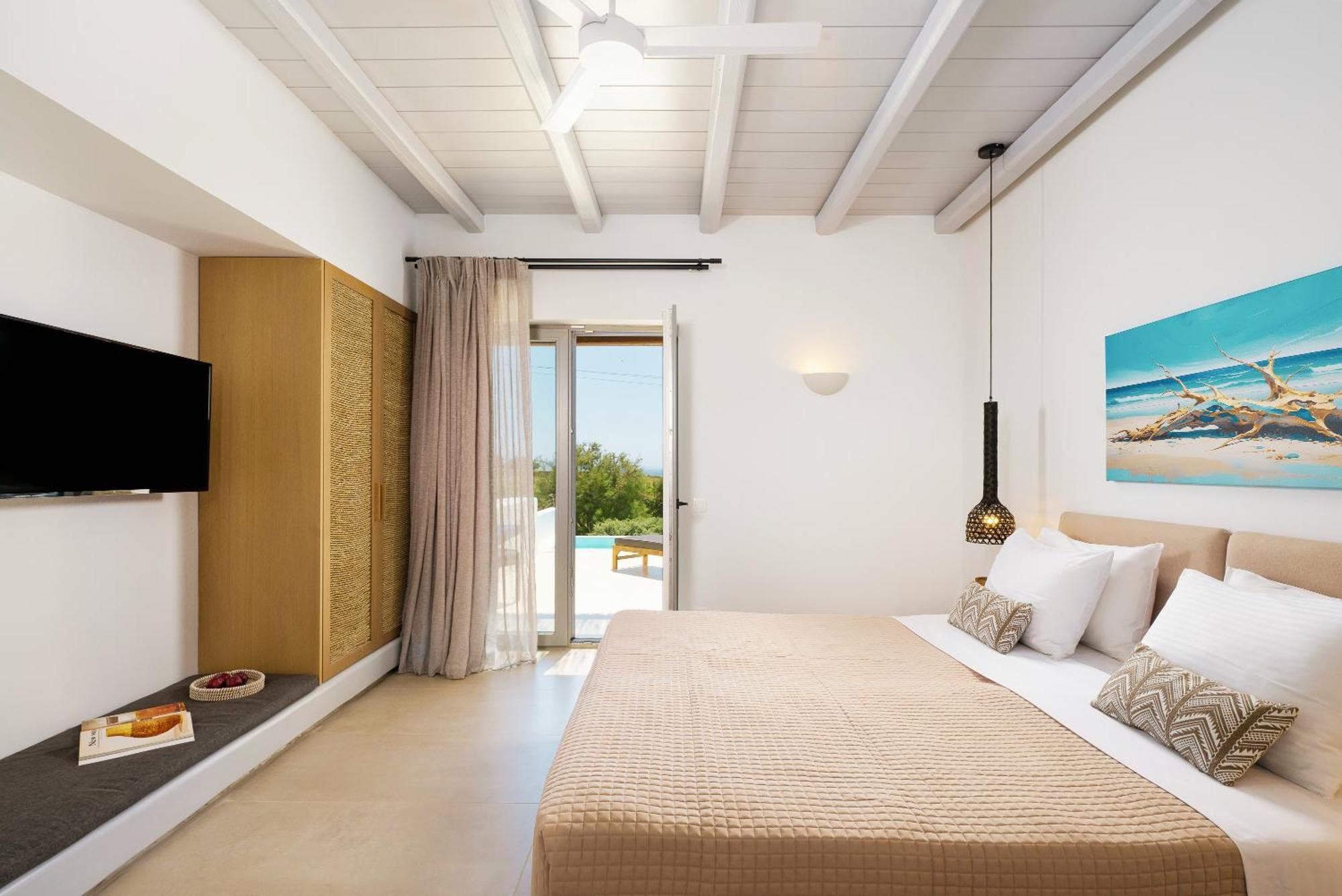 Queen-Size Double Bed Luxury Suite Private Pool