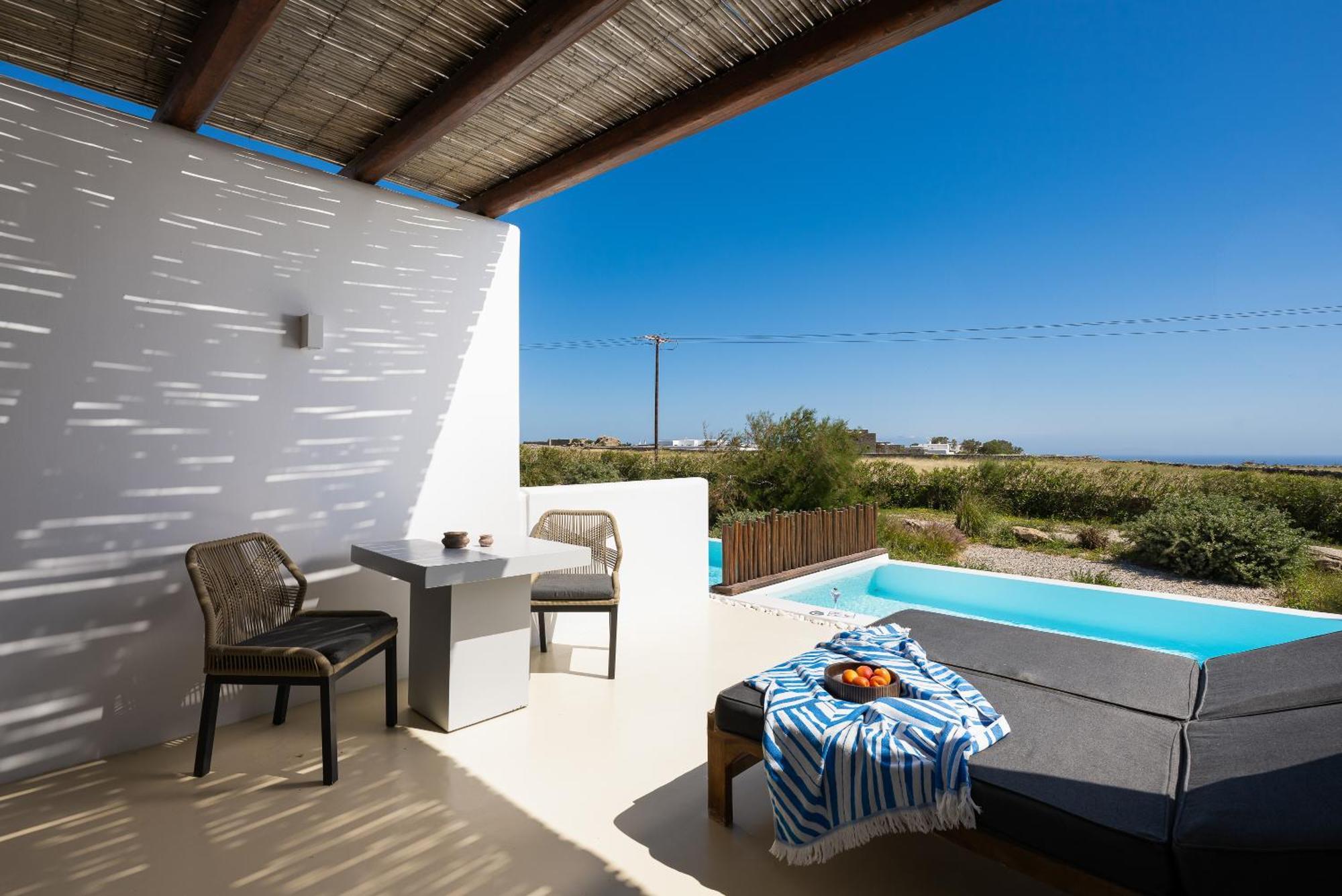 Queen-Size Double Bed Luxury Suite Private Pool
