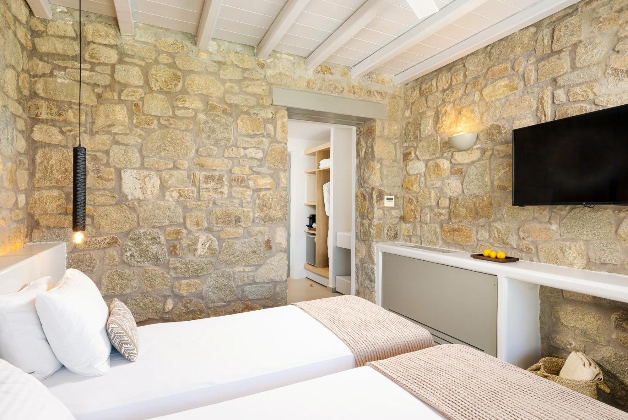 Queen-Size Double Bed Luxury Suite Private Pool