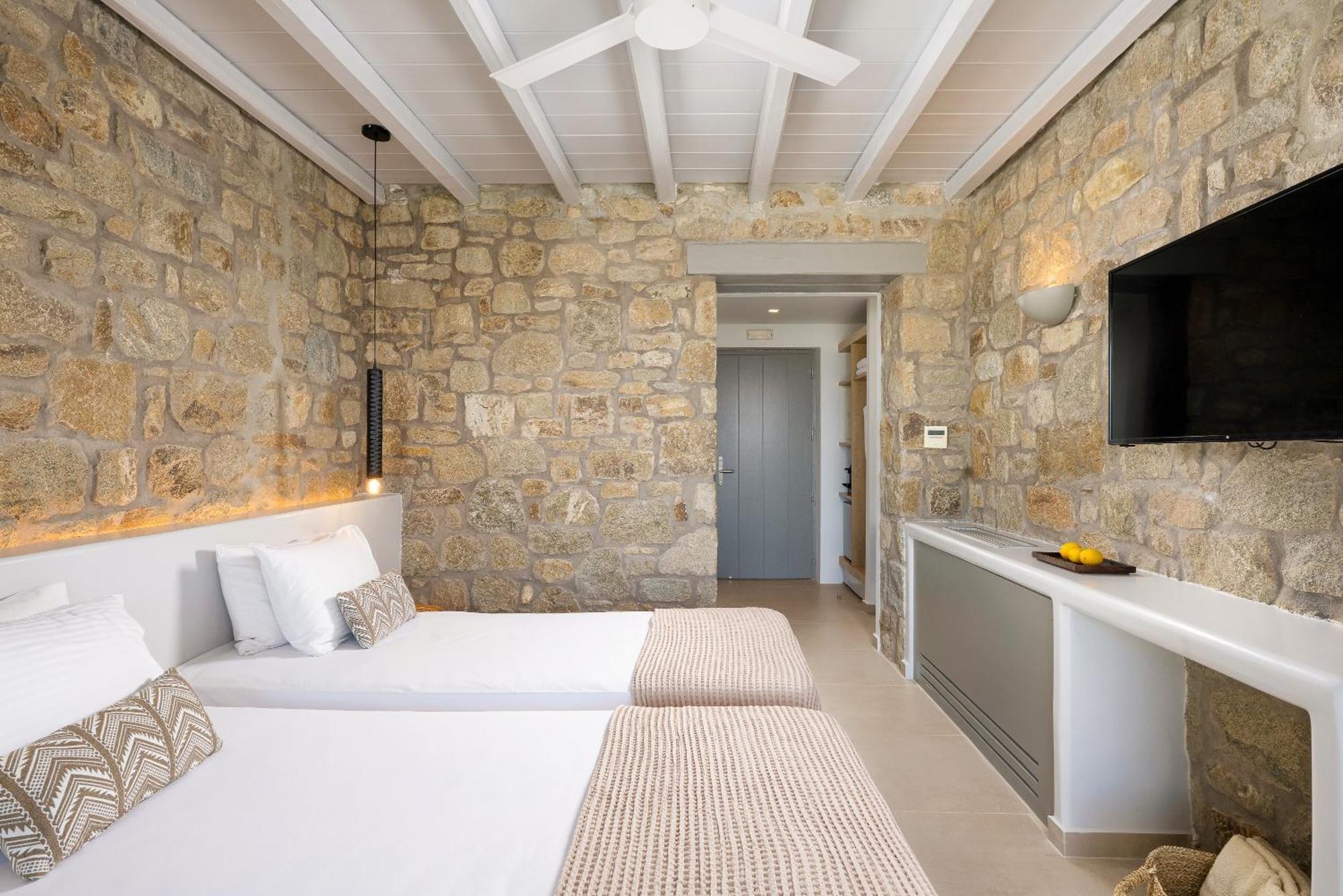 Queen-Size Double Bed Luxury Suite Private Pool