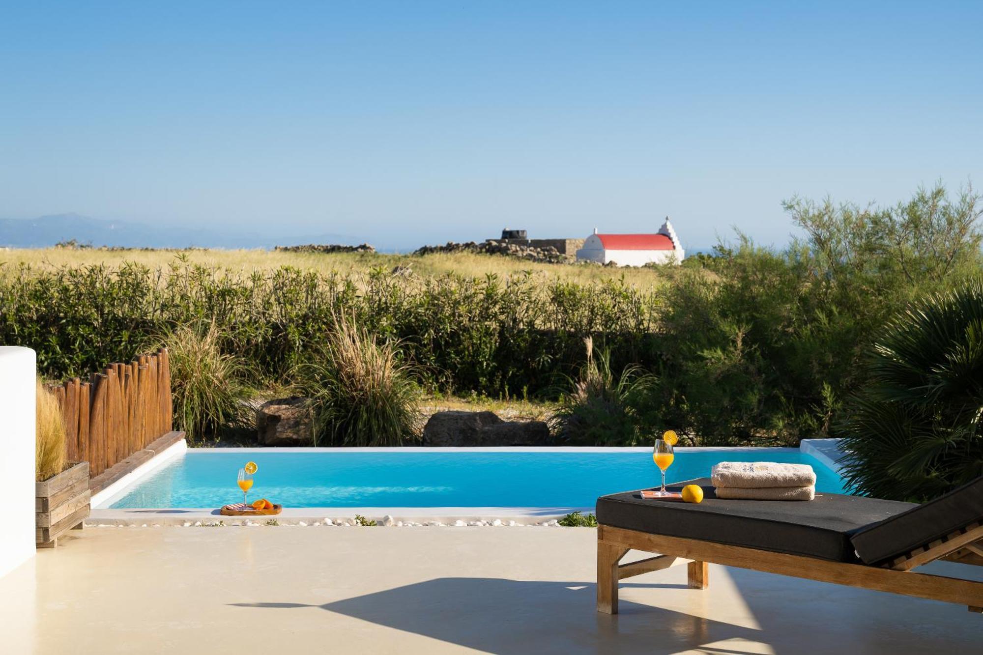Queen-Size Double Bed Luxury Suite Private Pool