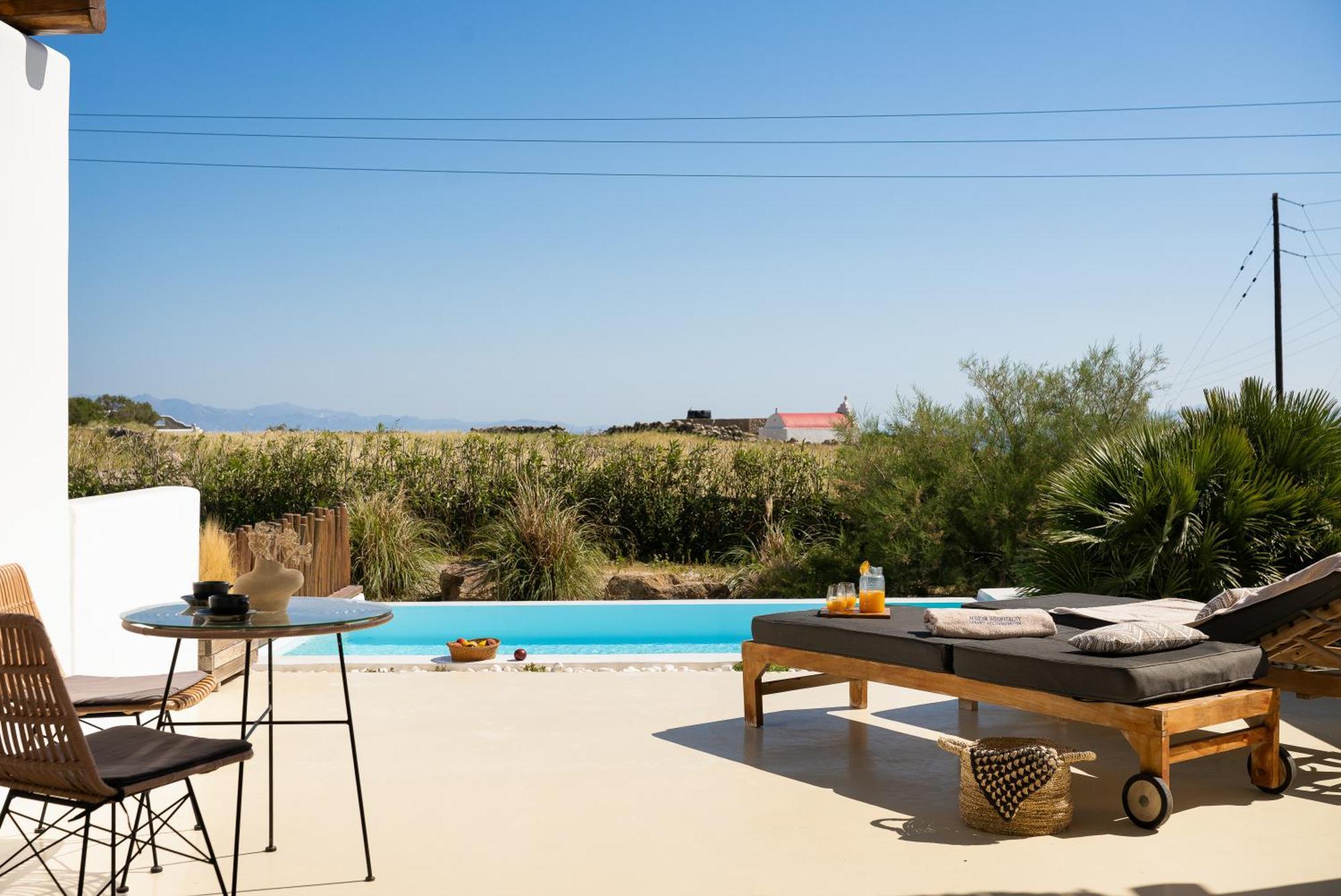 Queen-Size Double Bed Luxury Suite Private Pool