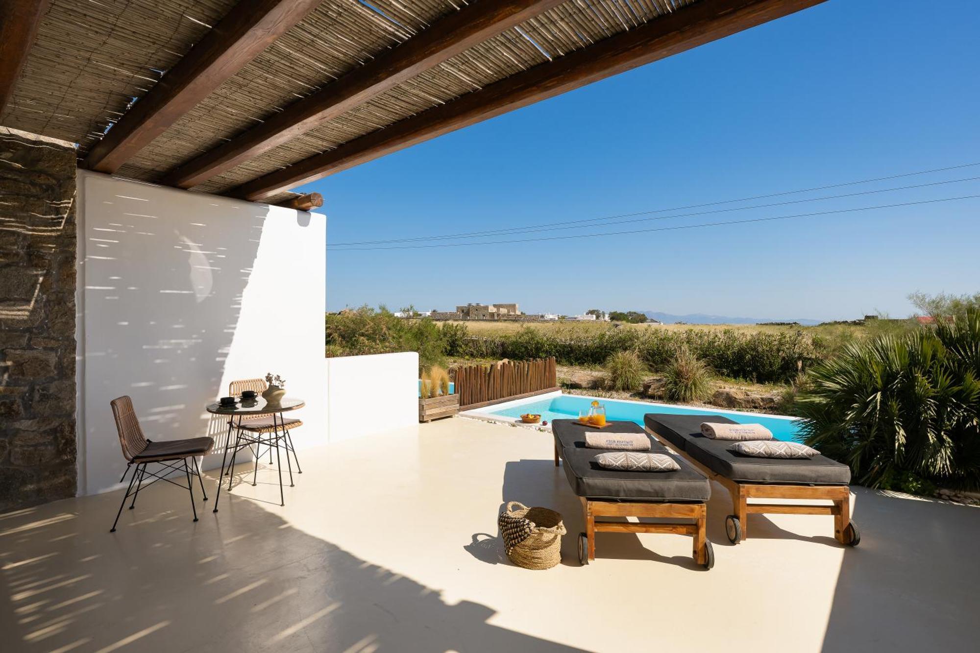 Queen-Size Double Bed Luxury Suite Private Pool