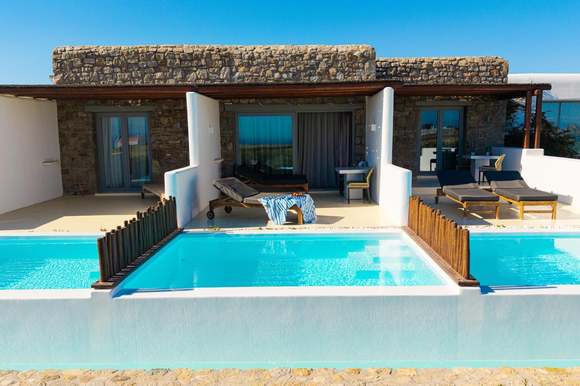 Queen-Size Double Bed Luxury Suite Private Pool