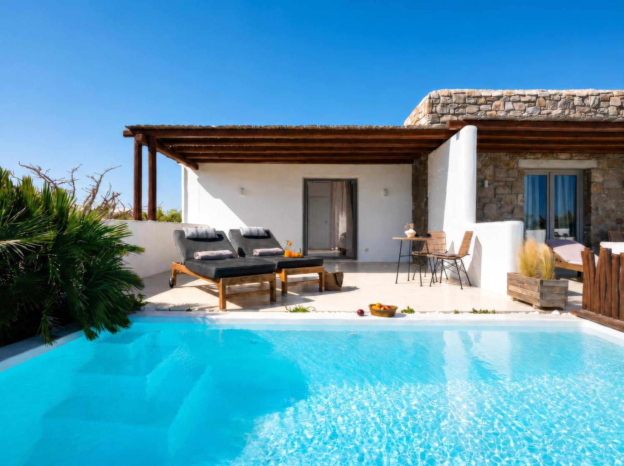 Queen-Size Double Bed Luxury Suite Private Pool