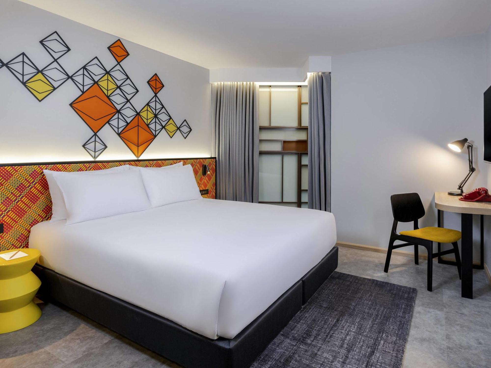 Premium King Room Atrium View