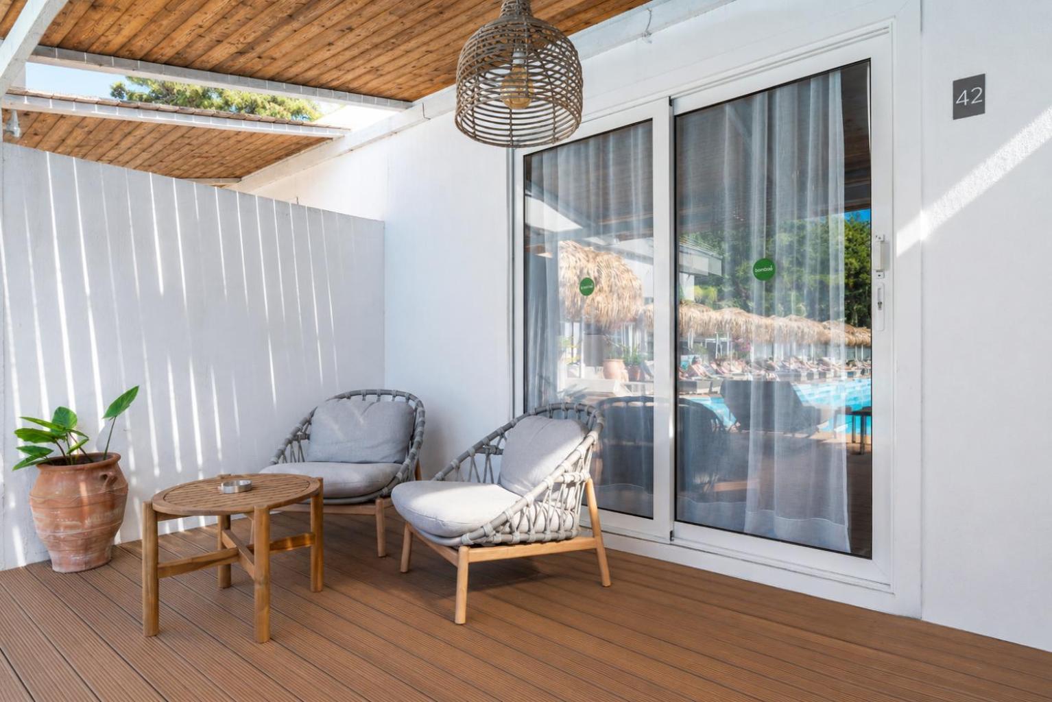 Suite Junior con vistas a la piscina