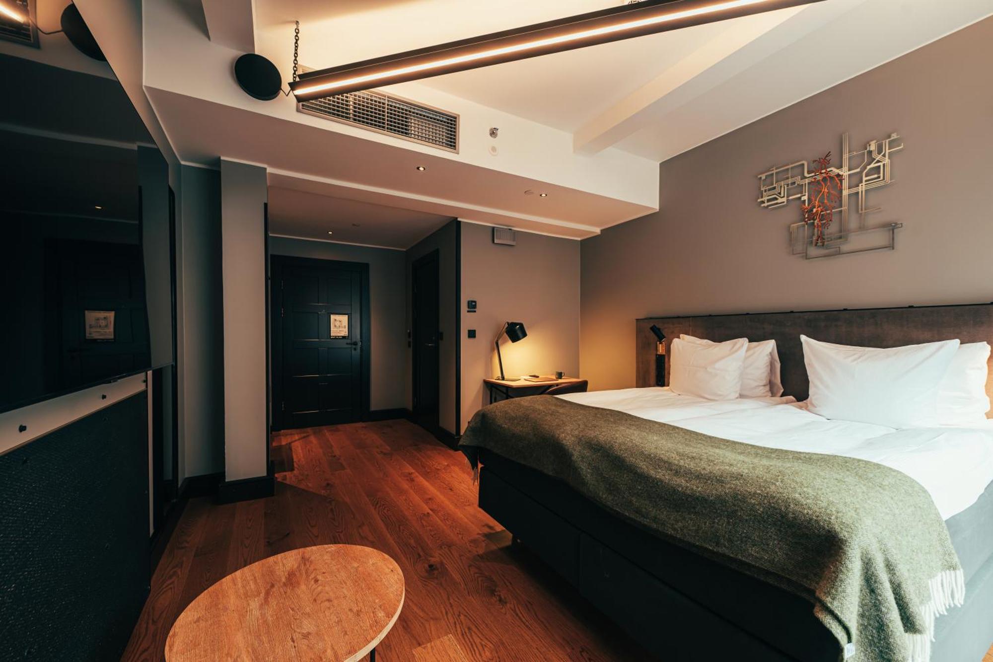 Superior 1 King bed