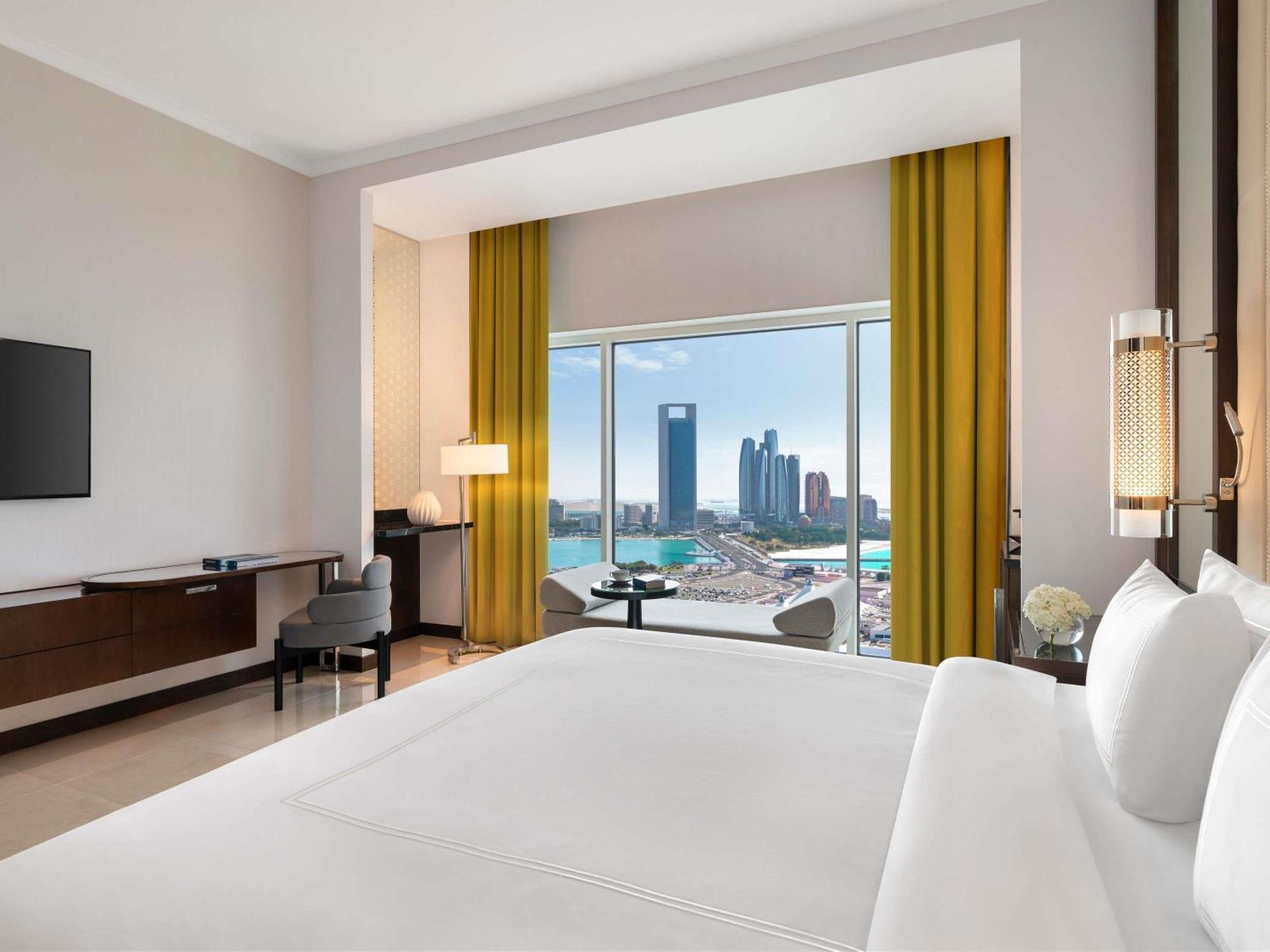 Deluxe Room Corniche View