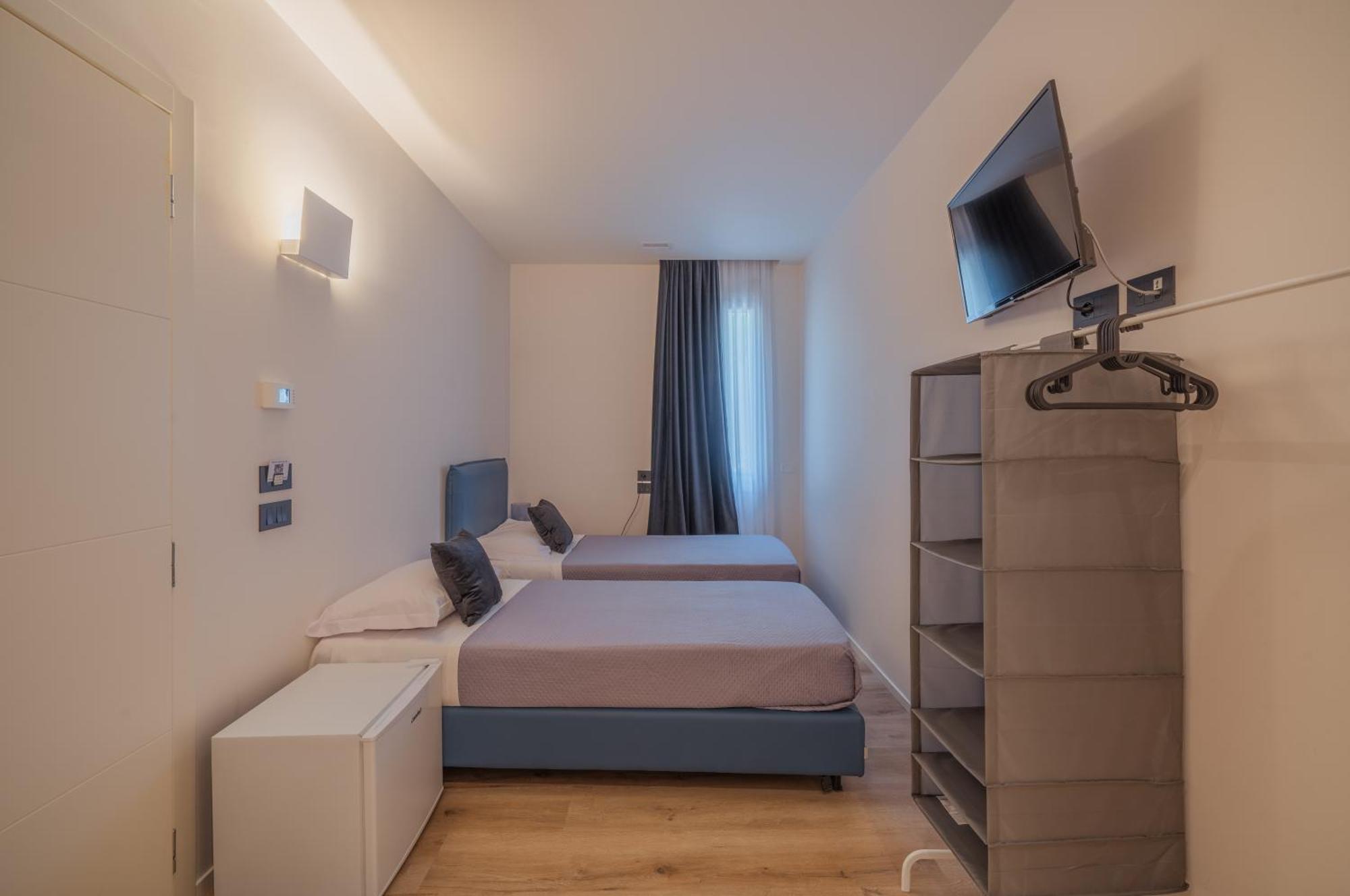 Twin Room Private Bathroom