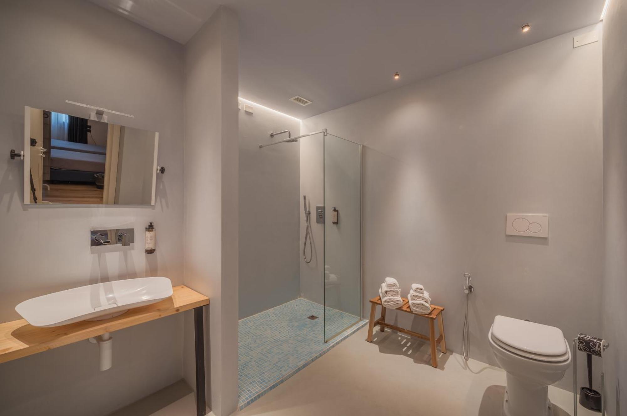 Twin Room Private Bathroom