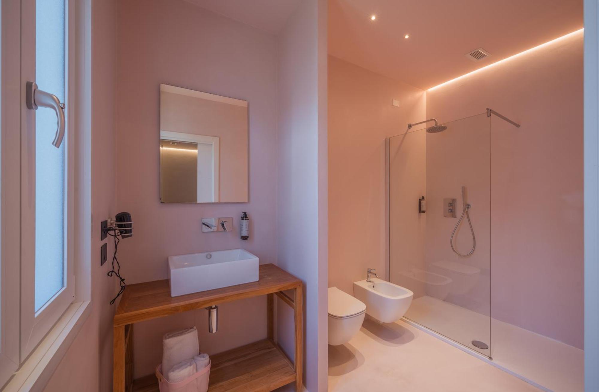 Double Room Private Bathroom