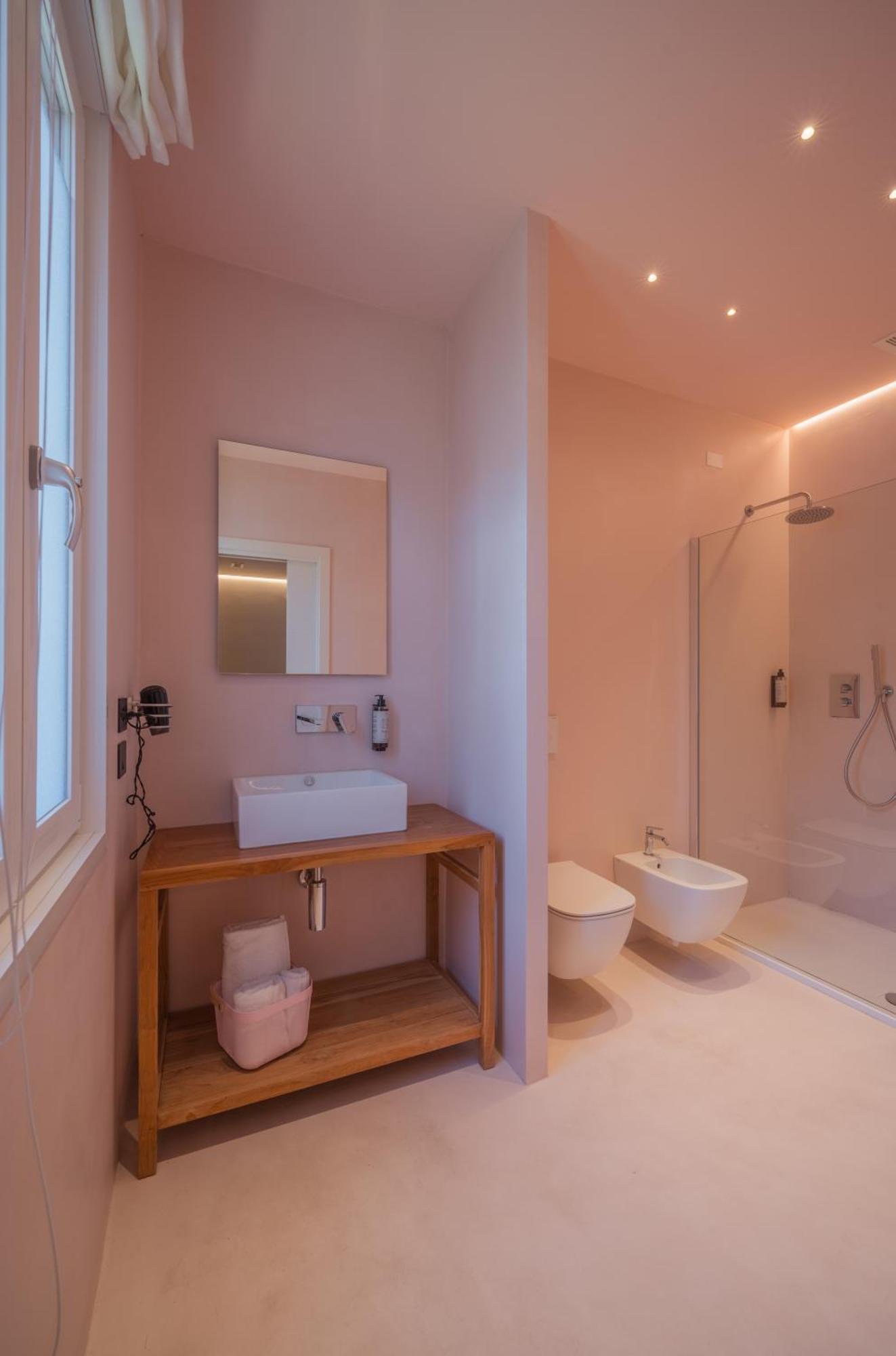 Double Room Private Bathroom