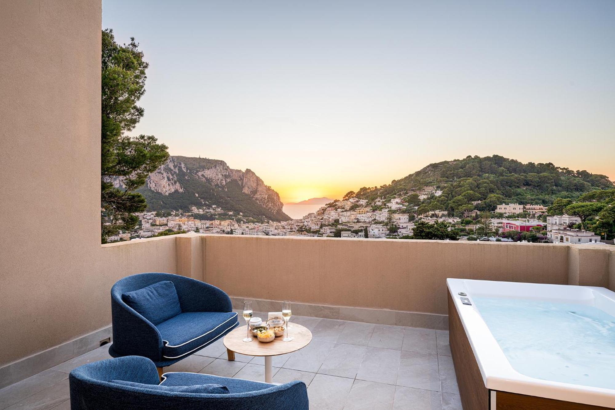 Deluxe Suite Jacuzzi Sea View