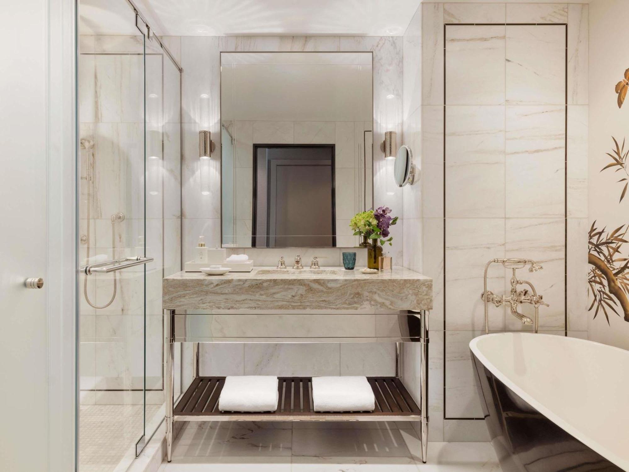 Premier King Room Rain Shower Soaking Tub