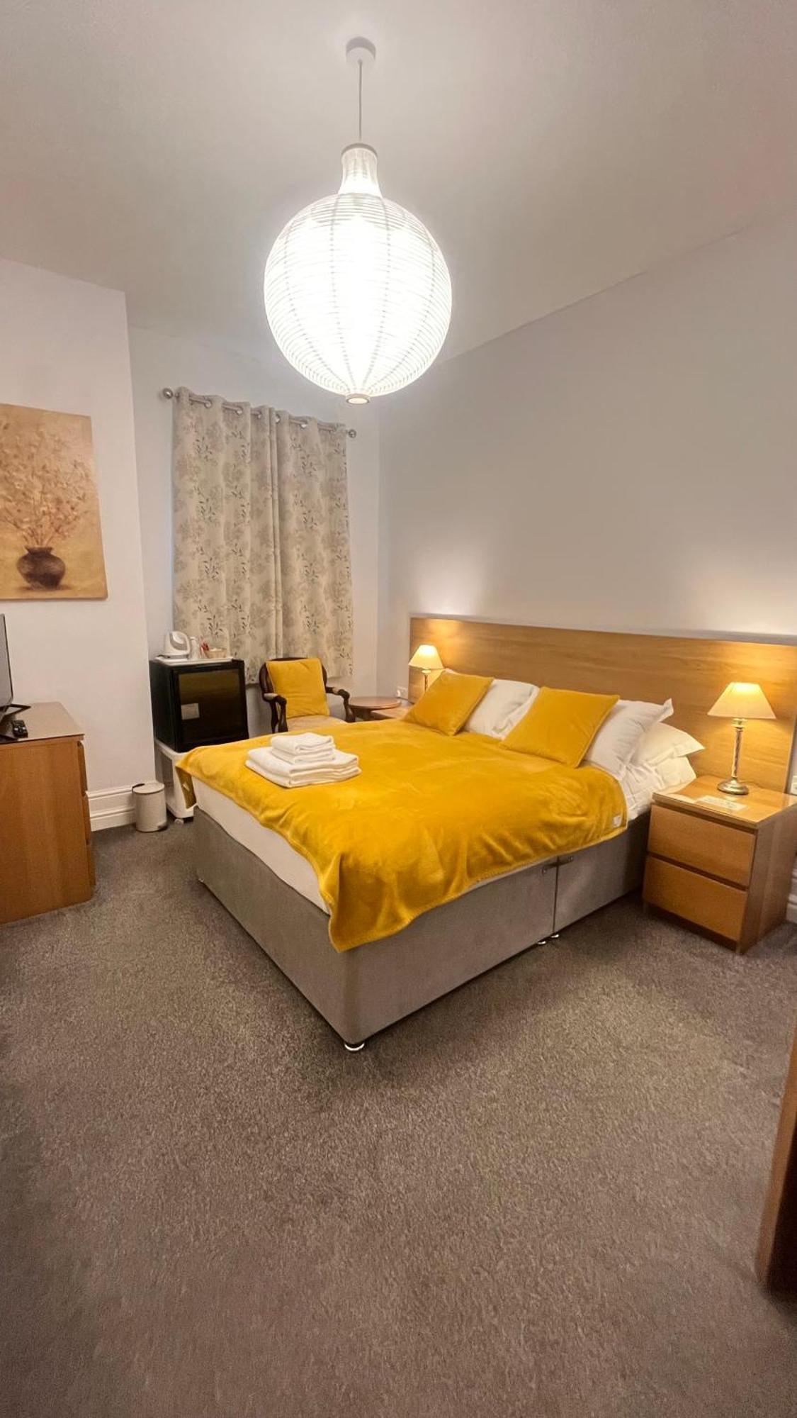 Double Room Private Bathroom