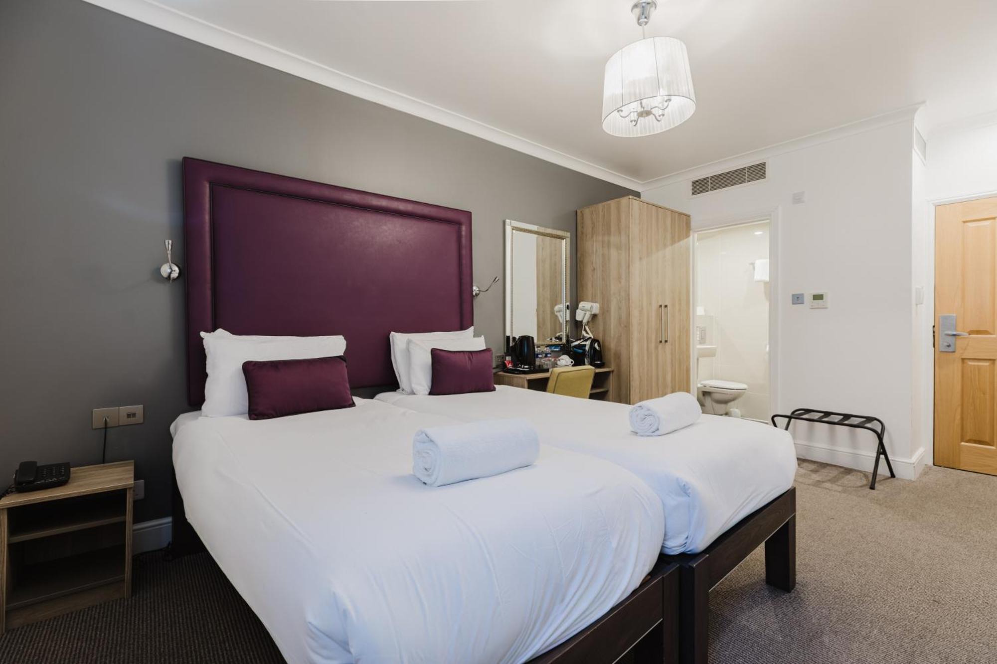 Standard Twin Room