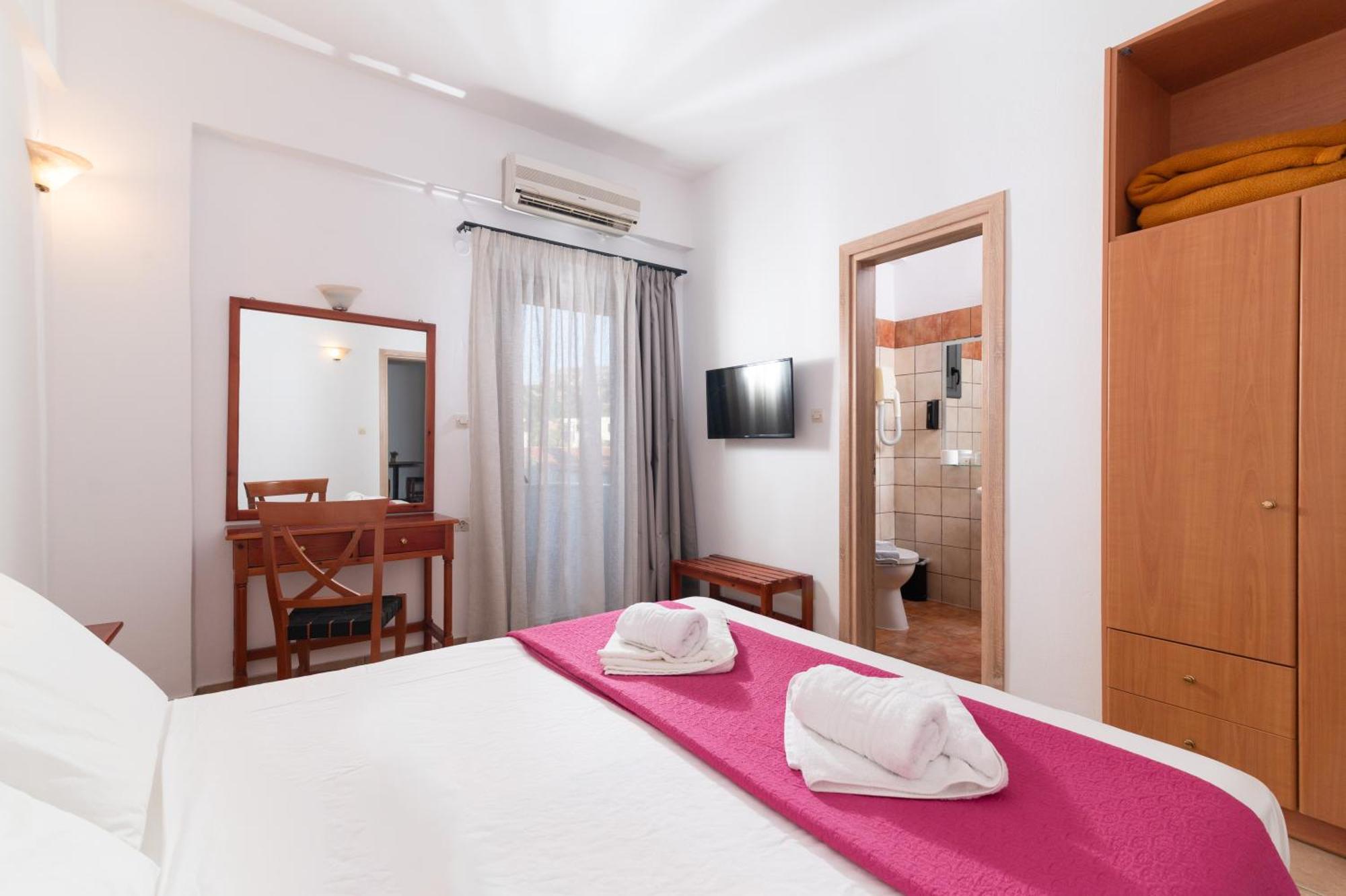 Two-Bedroom Apartment the Annex Directly Opposite the Main Building