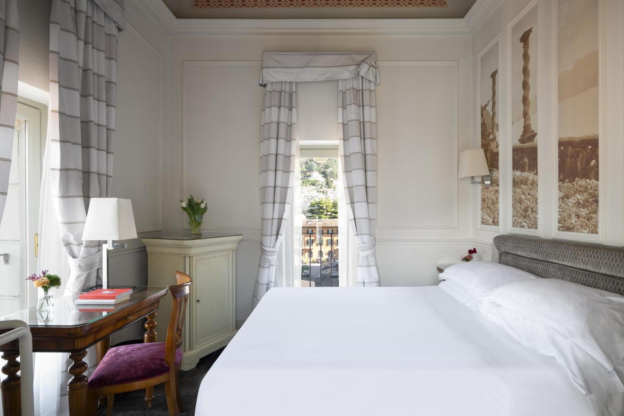 Zimmer mit Queensize-Bett und Balkon