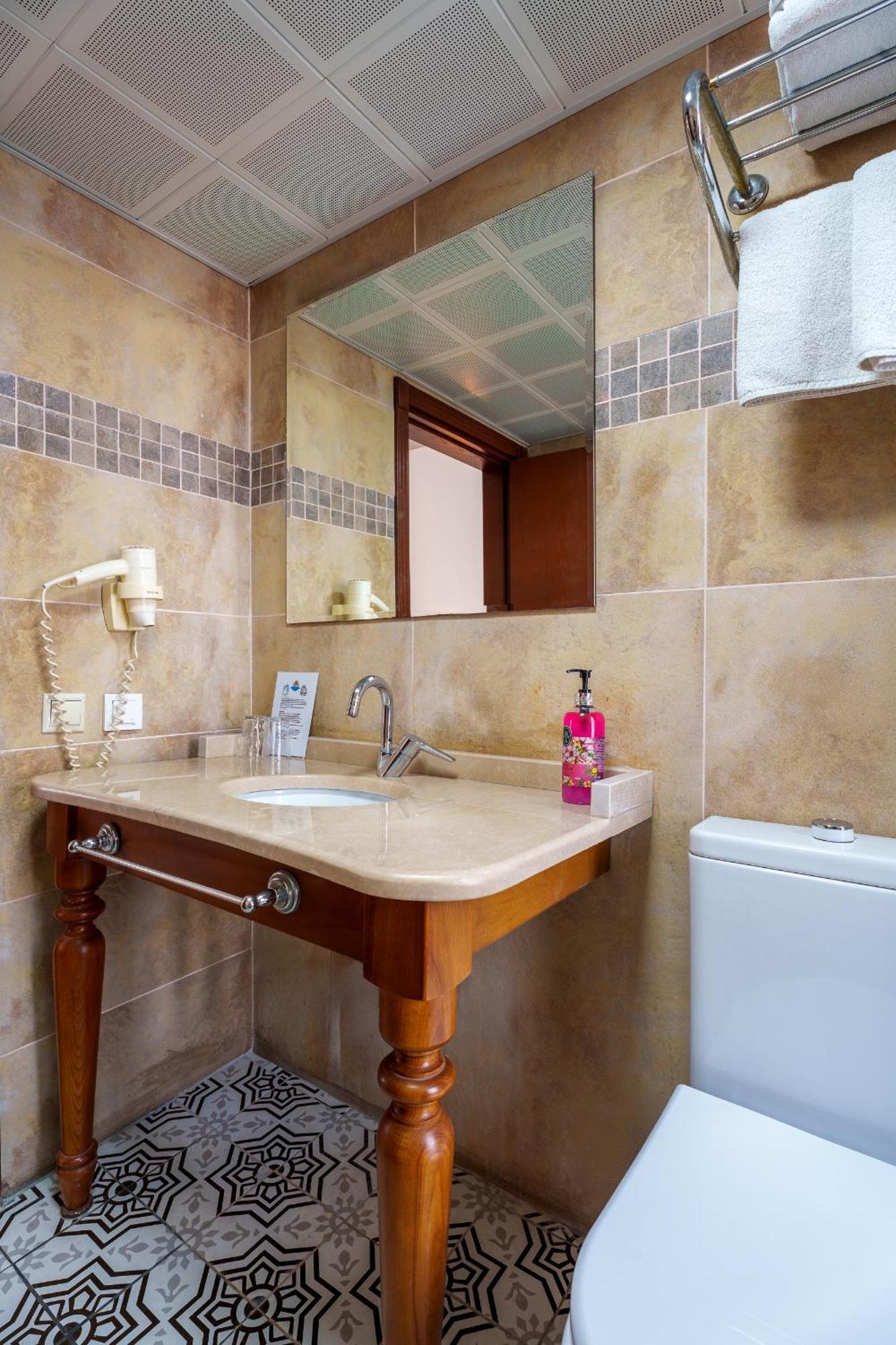 Standard Deluxe Double or Twin Room