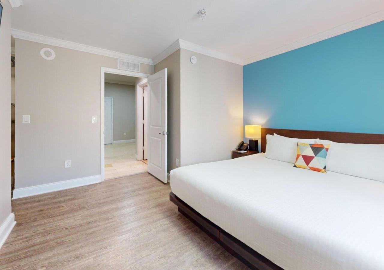 Deluxe King Suite