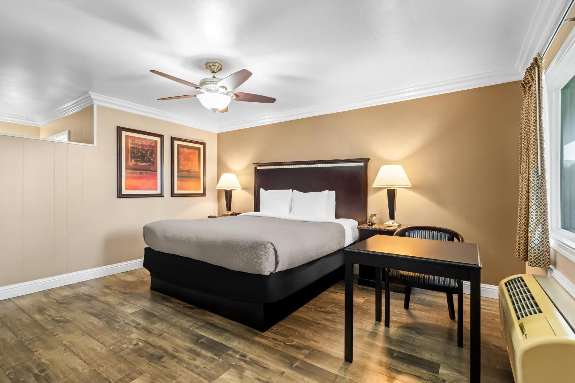 Kamer met Kingsize Bed en Uitzicht op de Binnenplaats