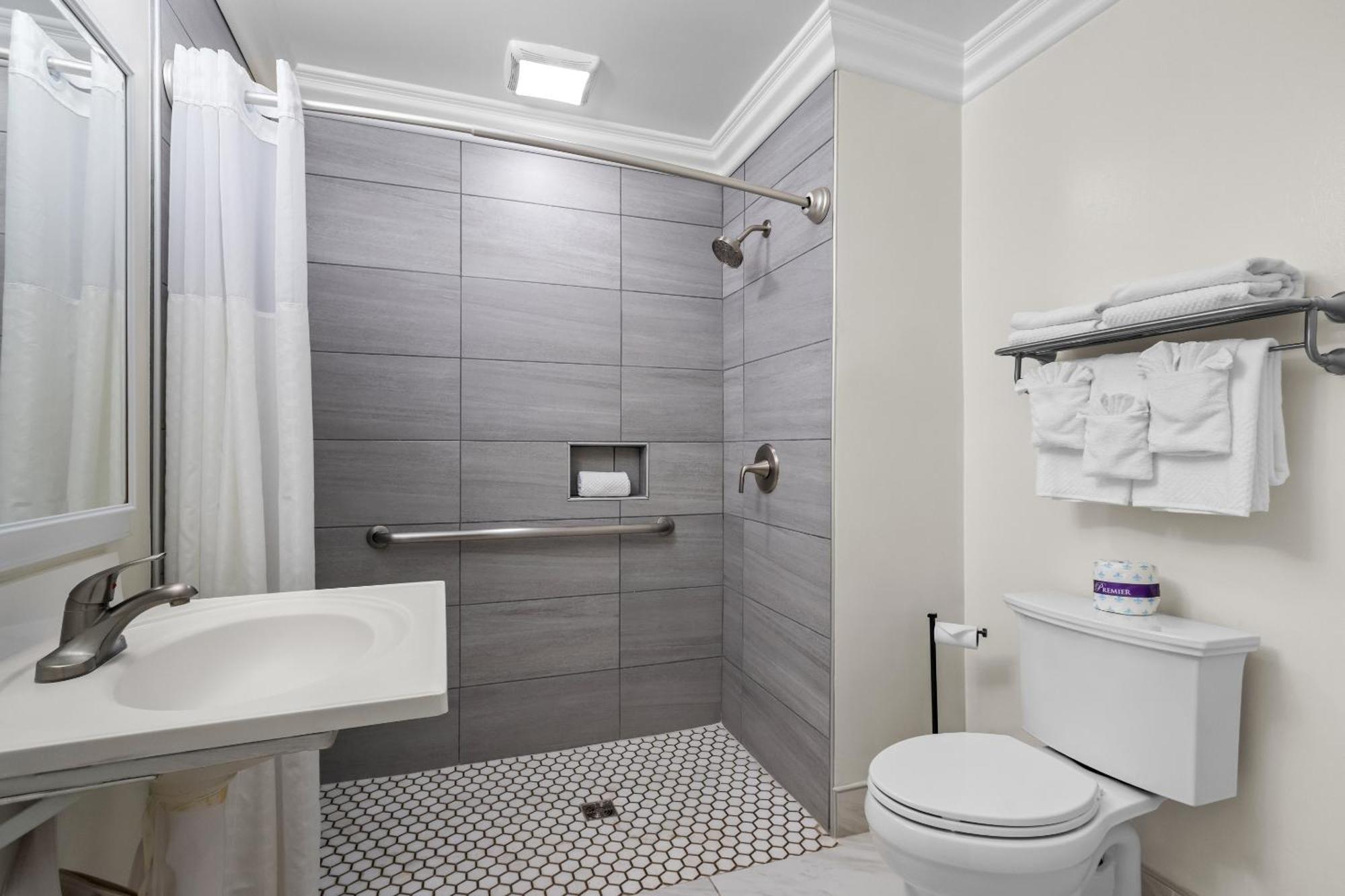 Quadruple Room with Two Queen Beds and Roll-In Shower - Disability Access/Non Smoking