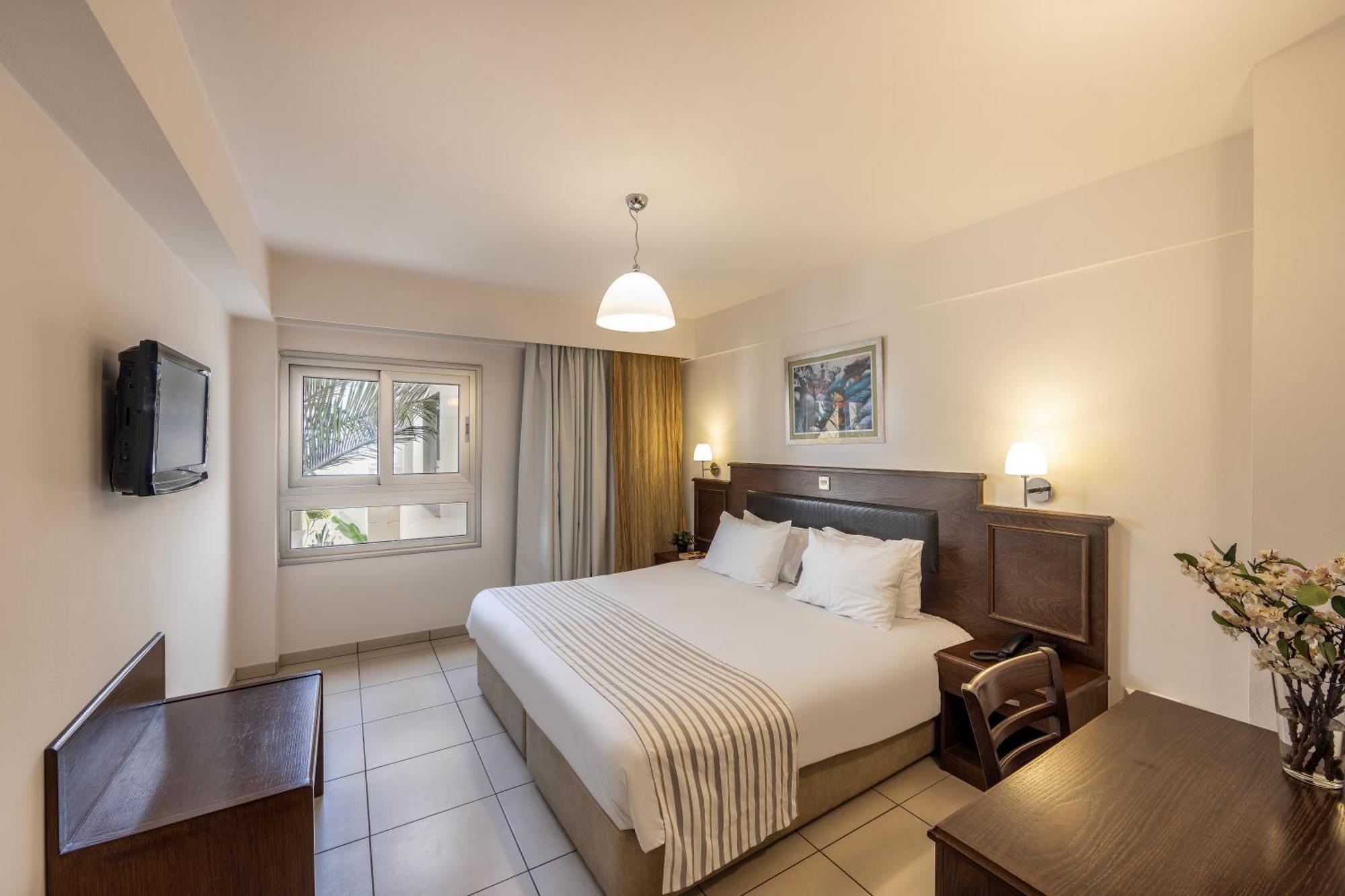 Superior One-Bedroom Apartment