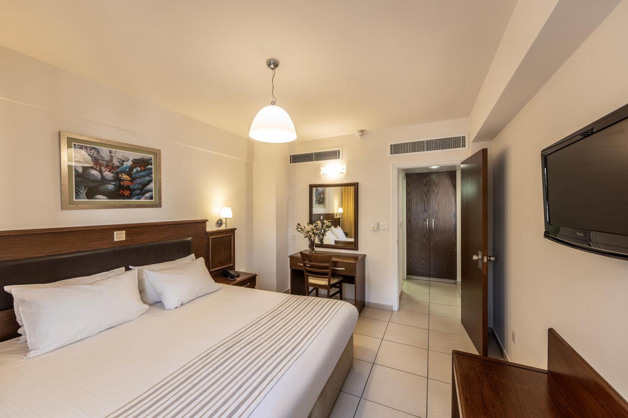 Superior One-Bedroom Apartment