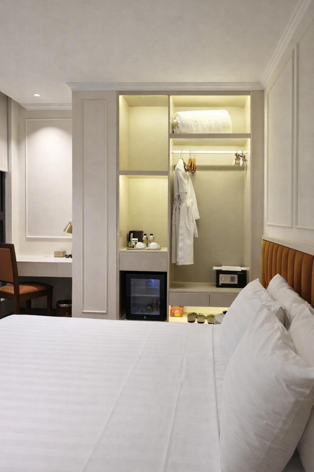 Deluxe Internal Window