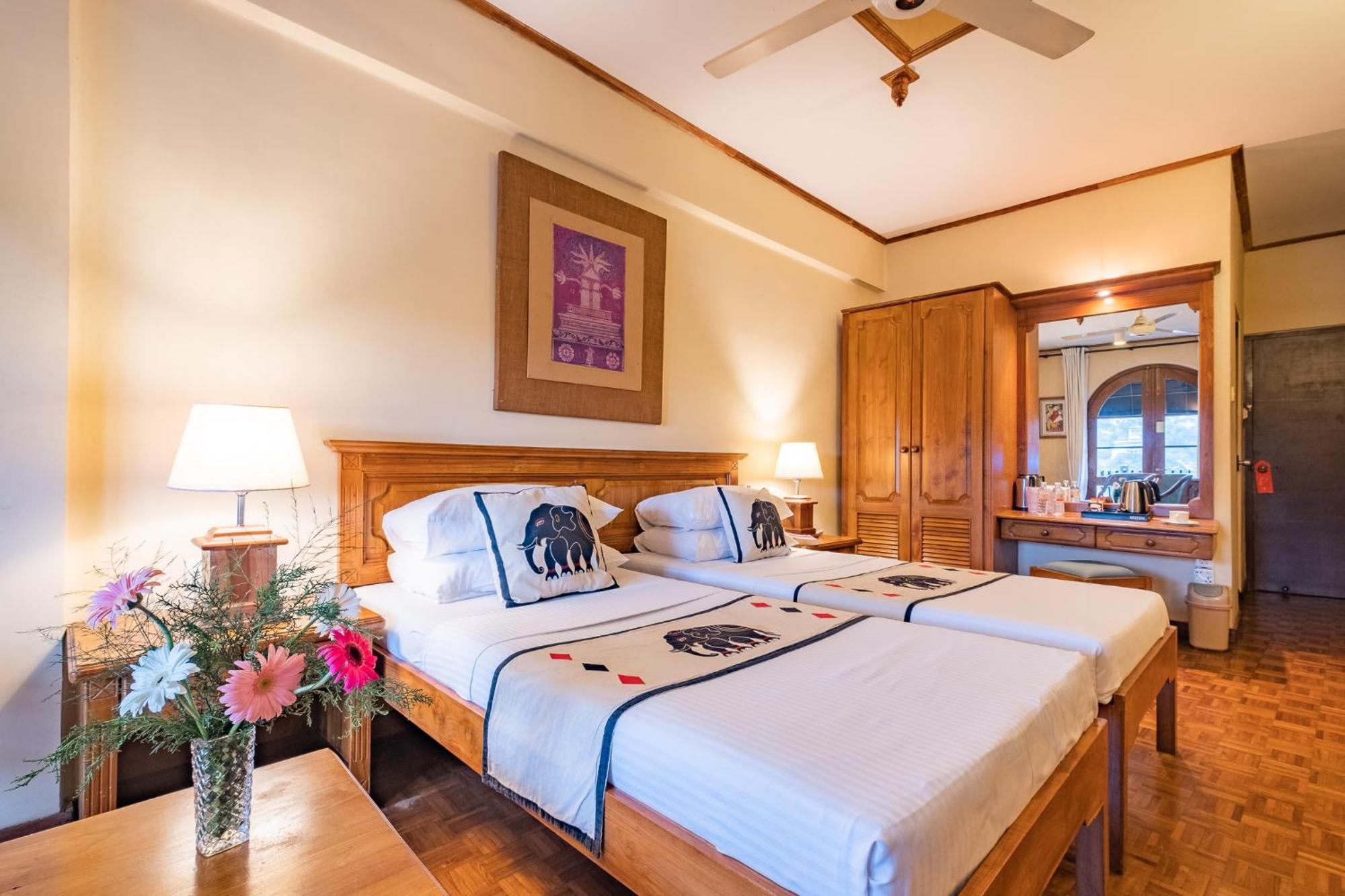 Deluxe Twin or Double Room on Food & Beverage