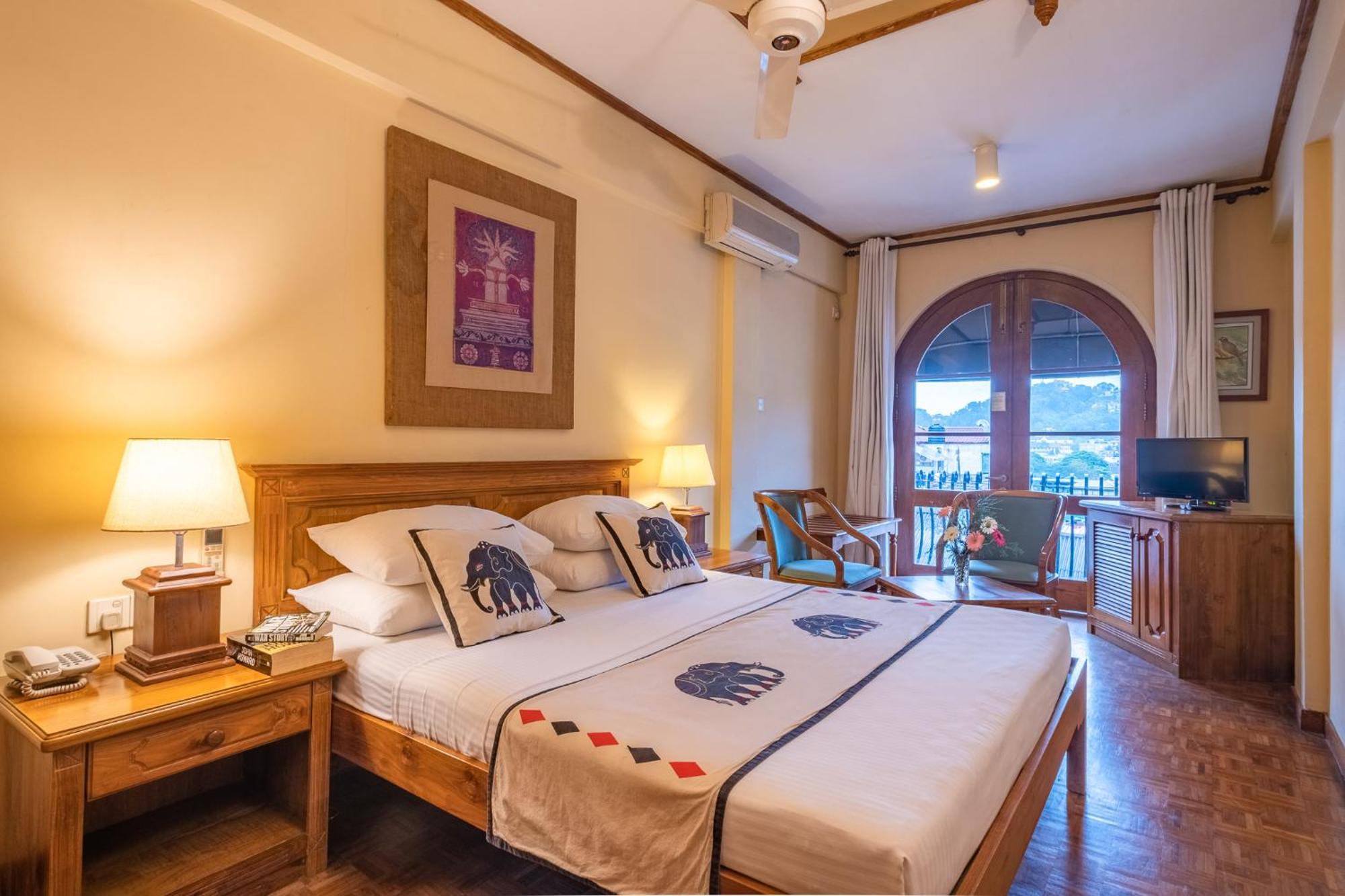 Deluxe Twin or Double Room on Food & Beverage