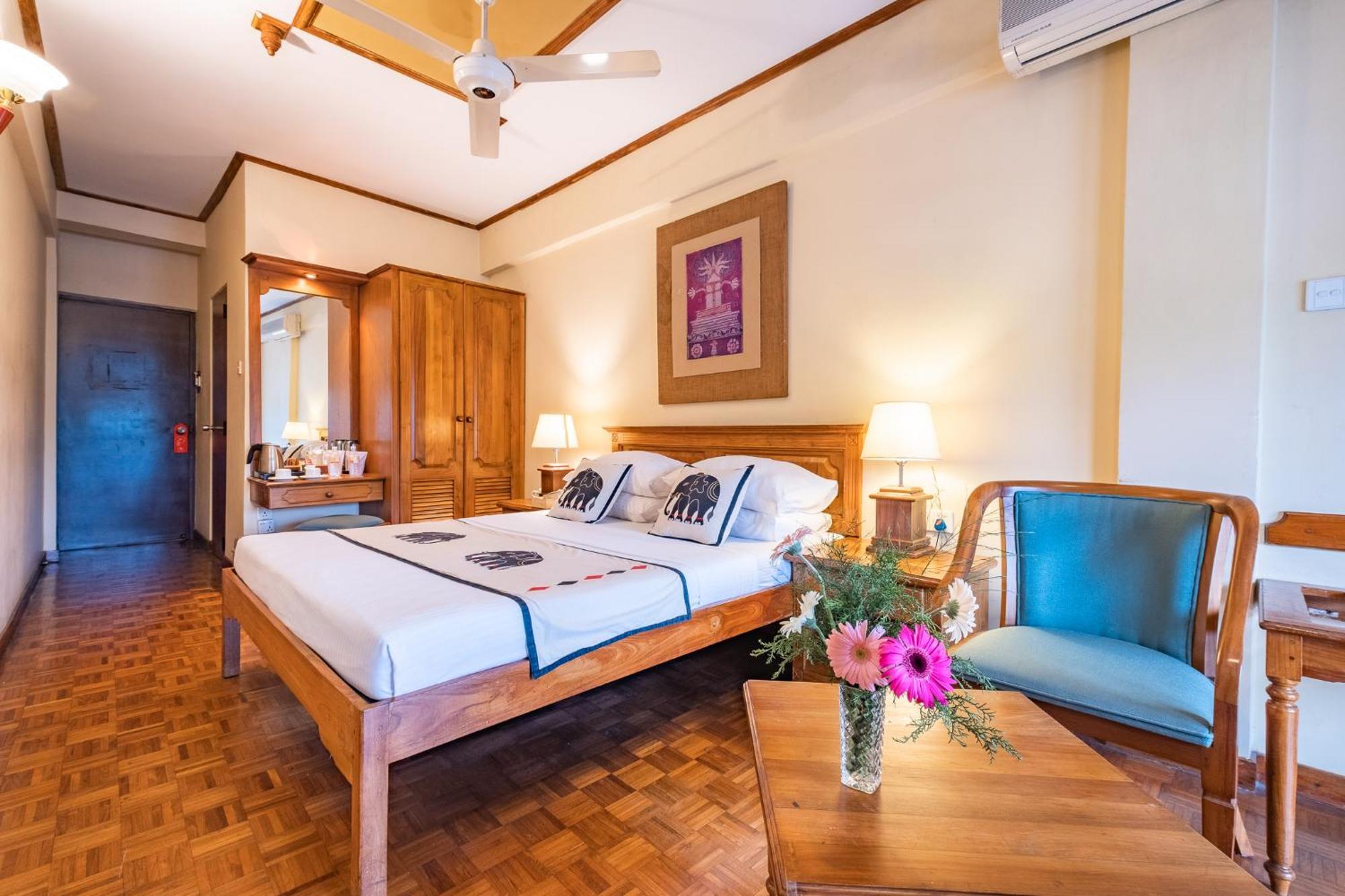 Deluxe Twin or Double Room on Food & Beverage