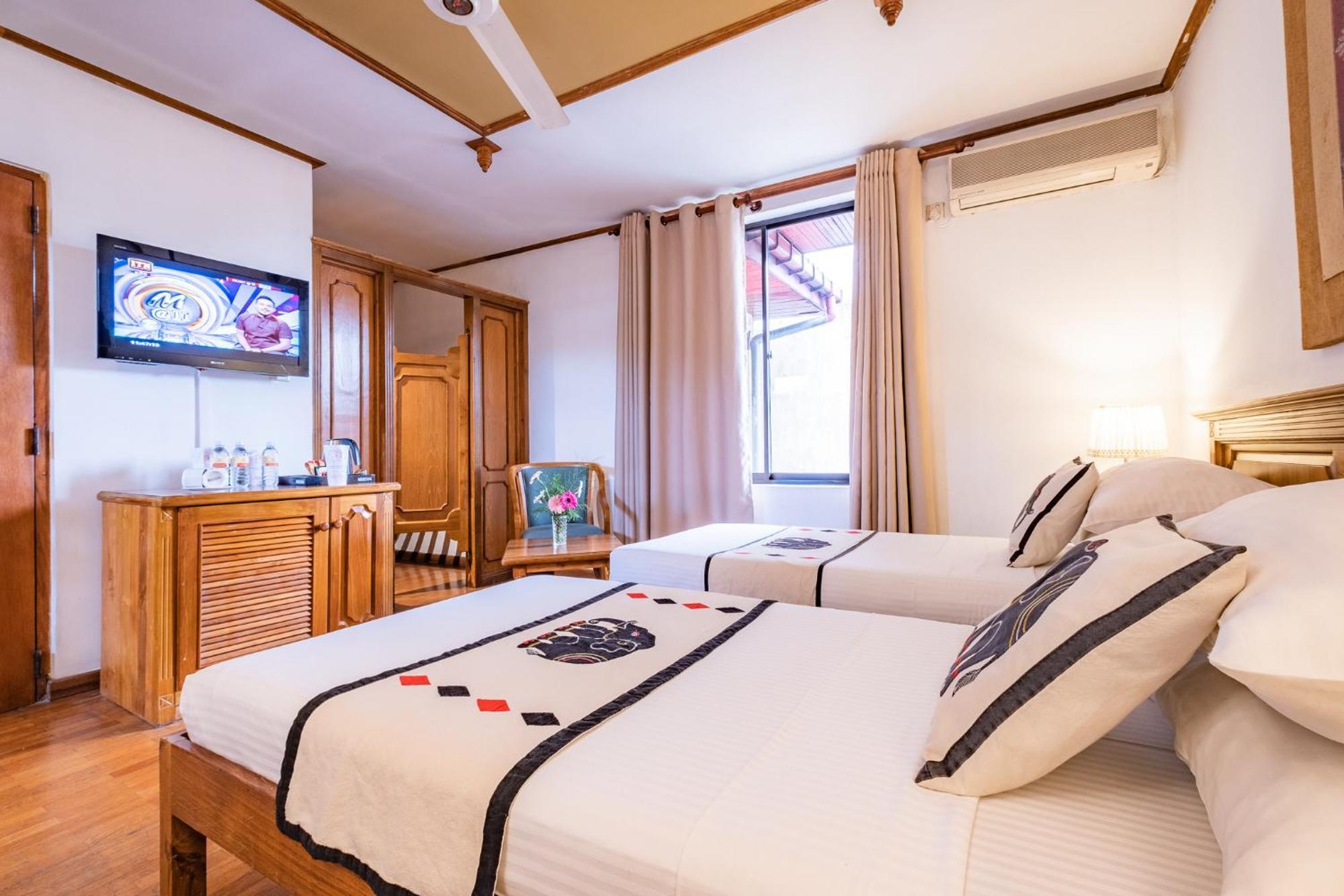Deluxe Twin or Double Room on Food & Beverage