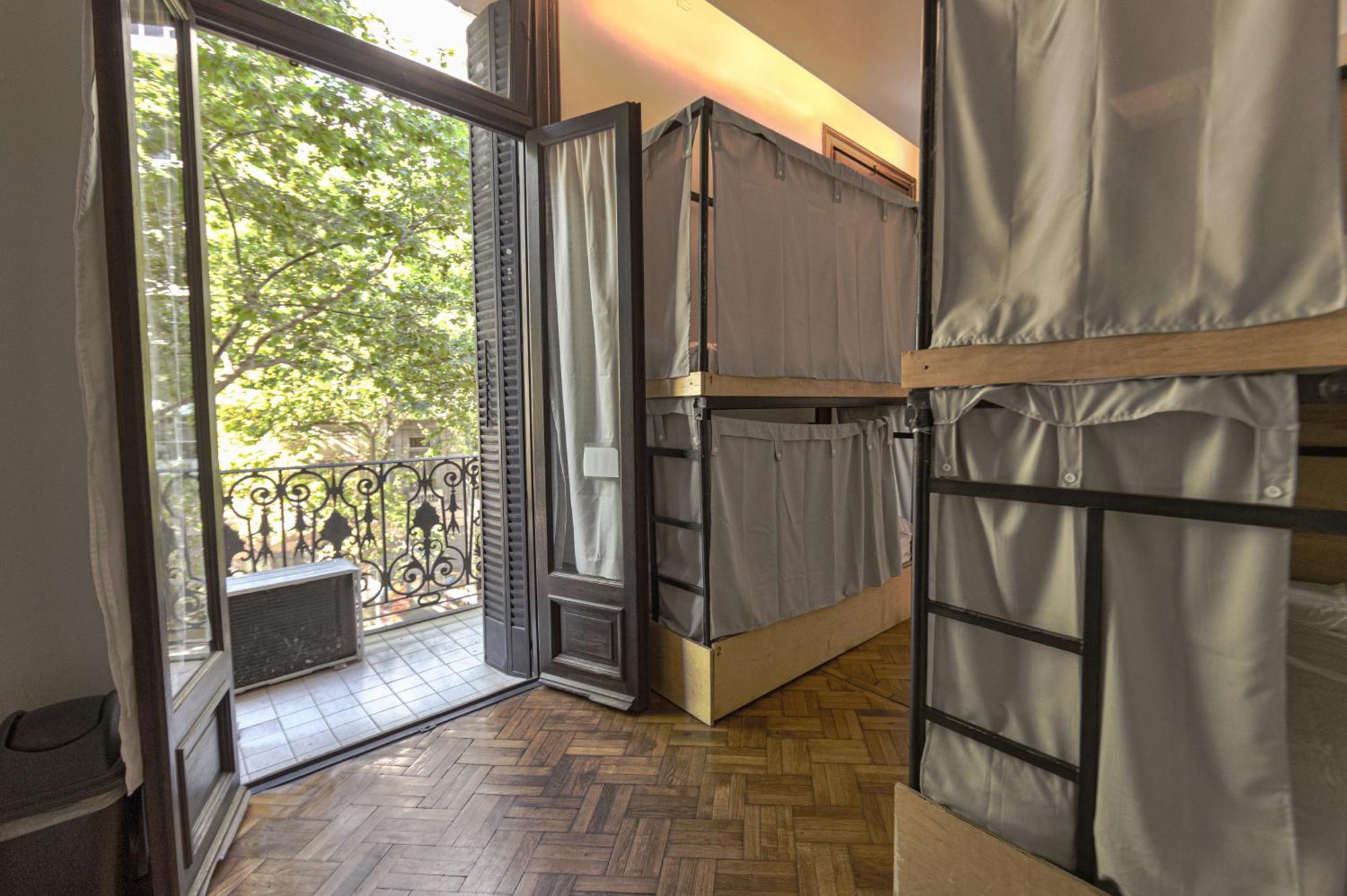 Single Bed Mixed Dormitory Room