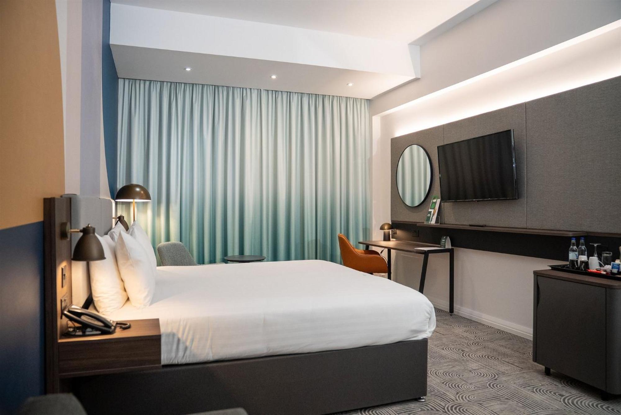 Quarto King Premium com Sofá-cama