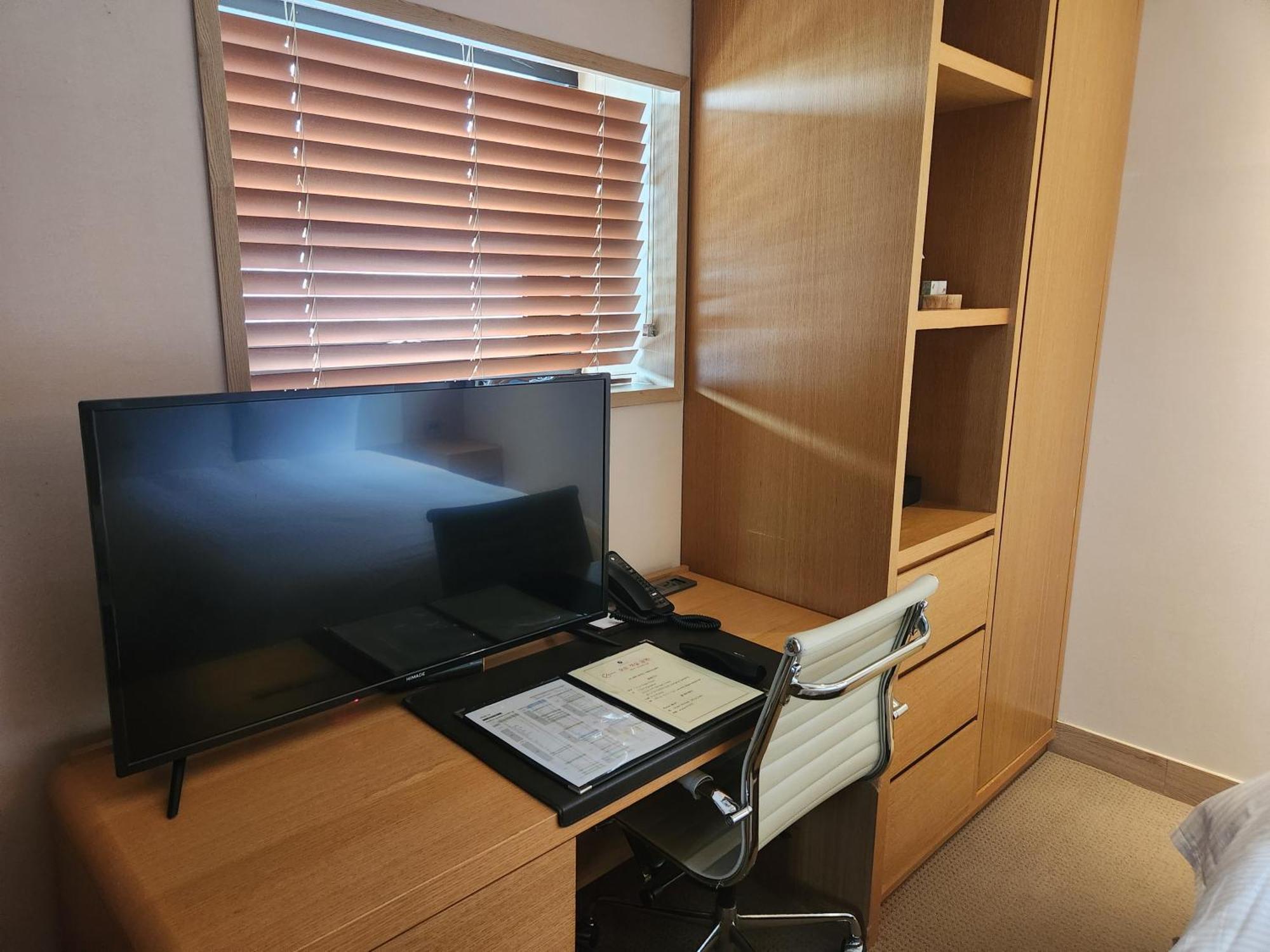 Studio Limited View