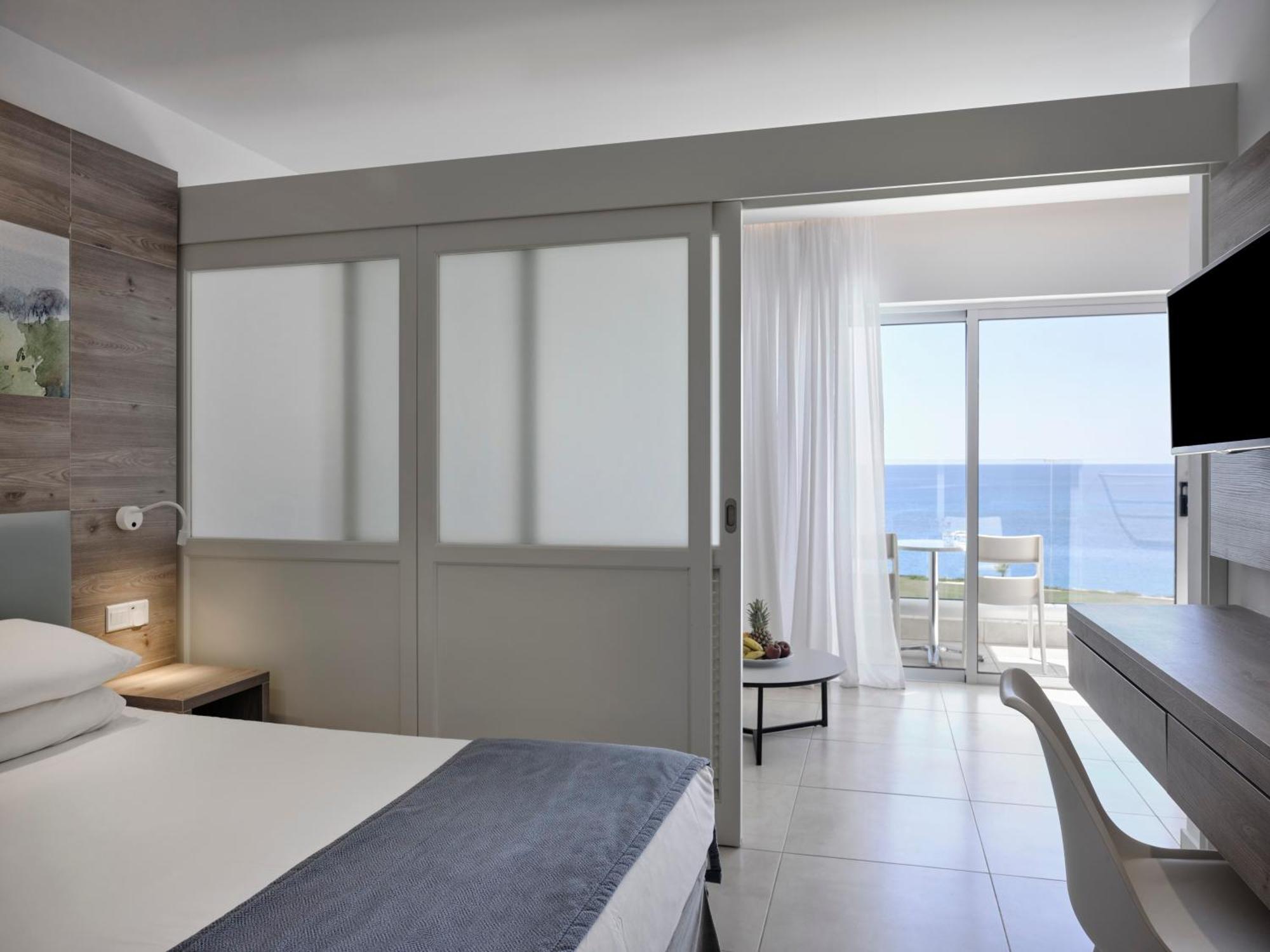 Family Room Sea View Garden Area