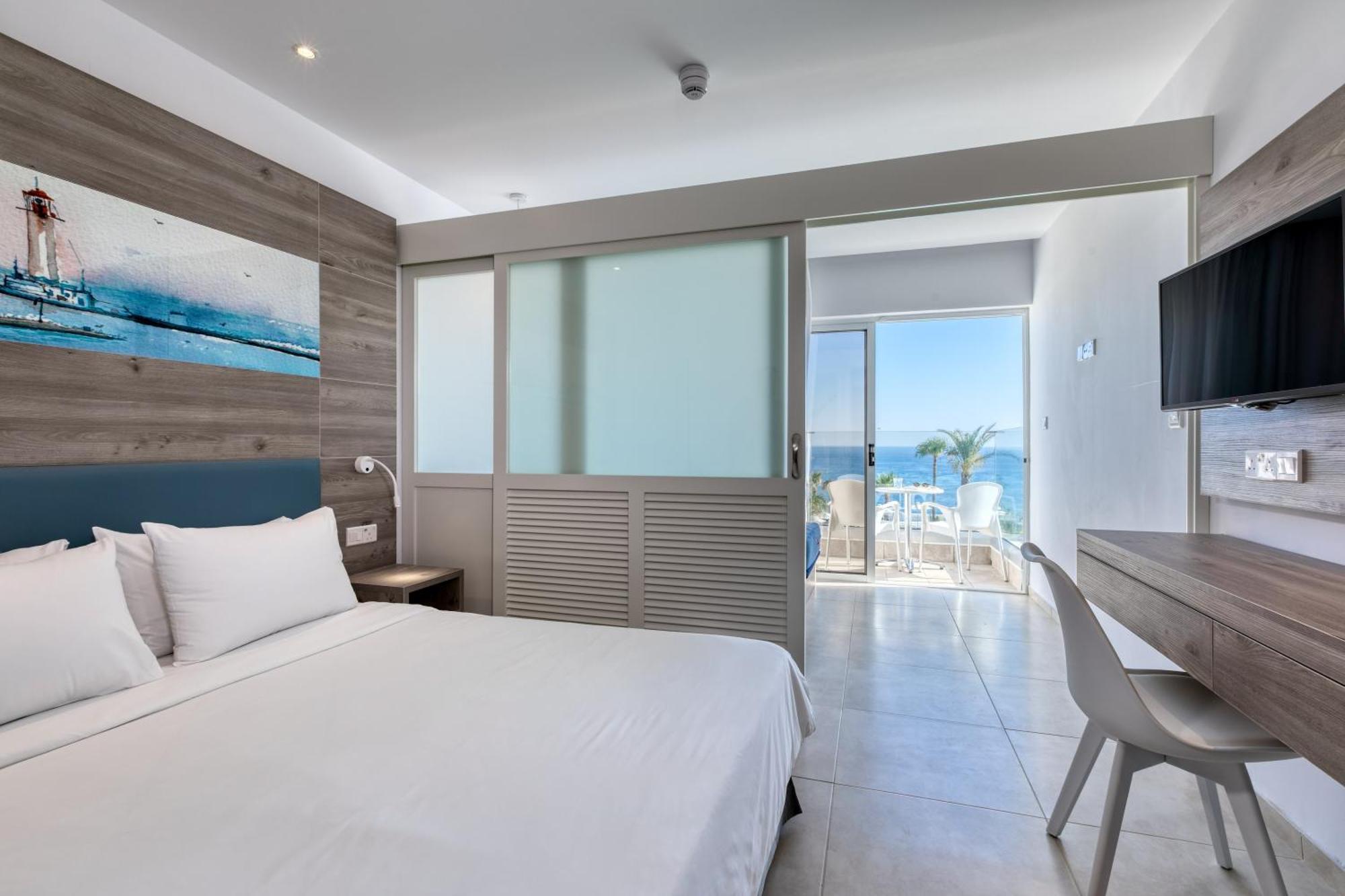 Family Room Sea View Garden Area