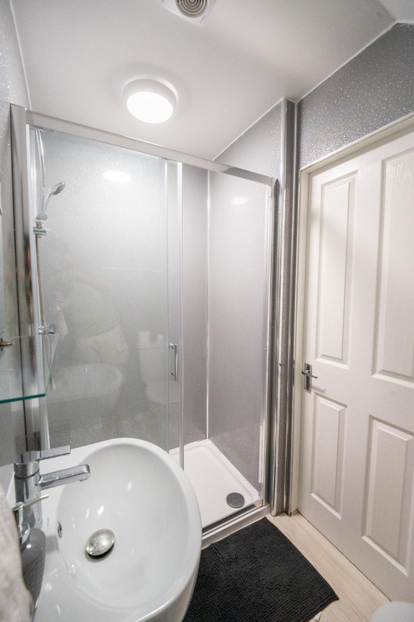 Double Room Private Bathroom