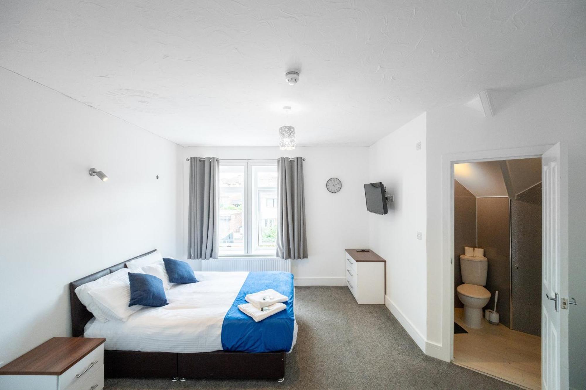 Double Room Private Bathroom
