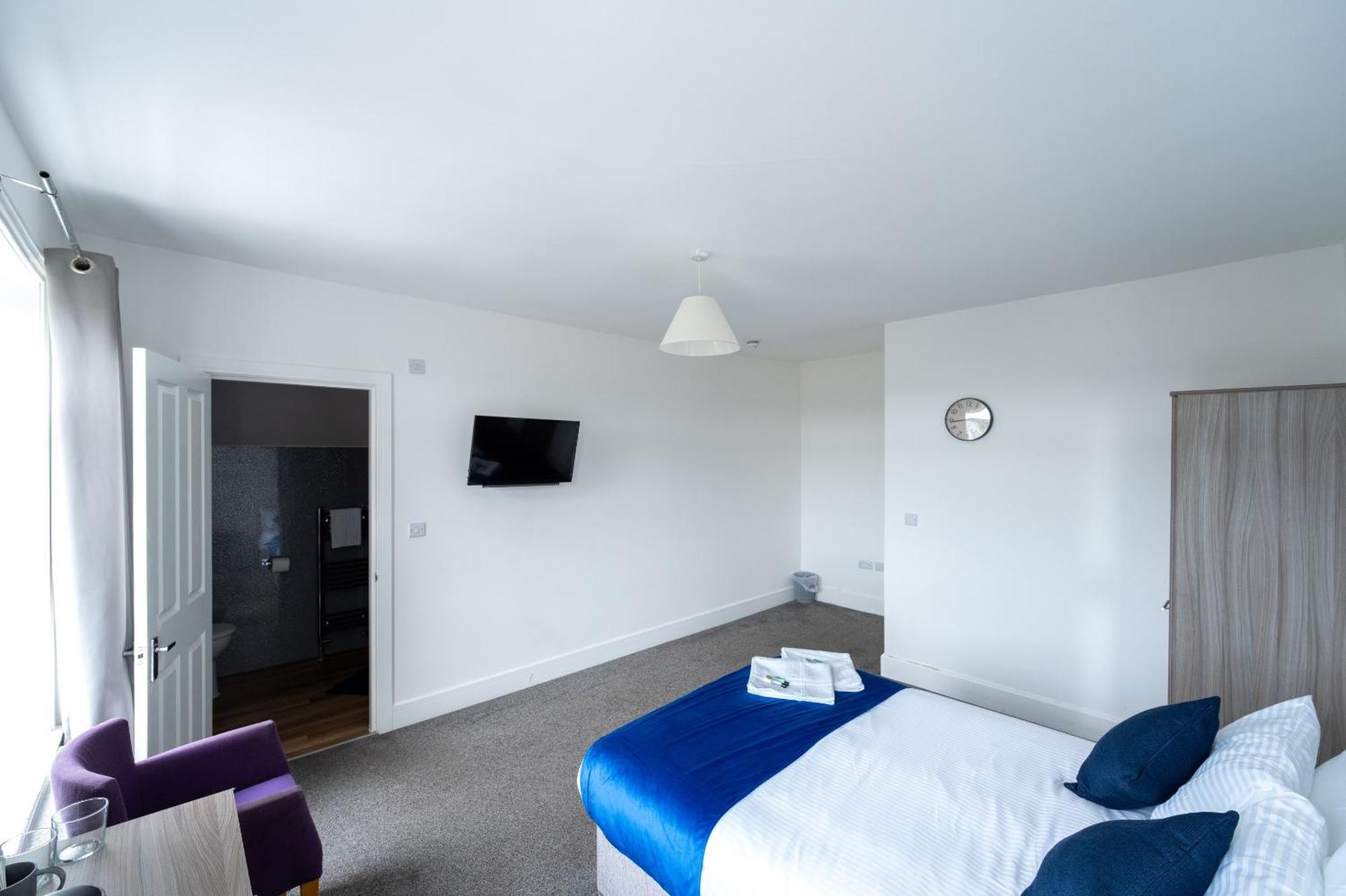 Double Room Private Bathroom
