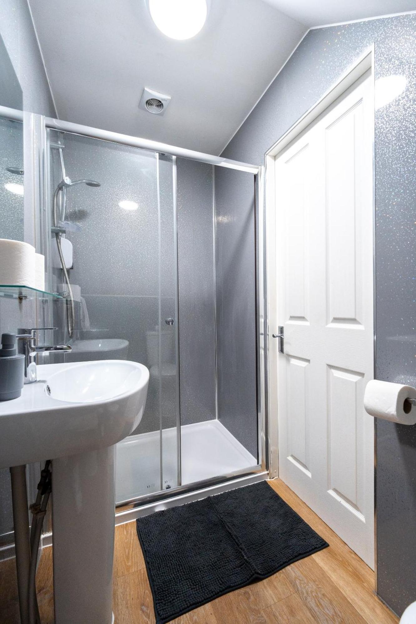 Double Room Private Bathroom