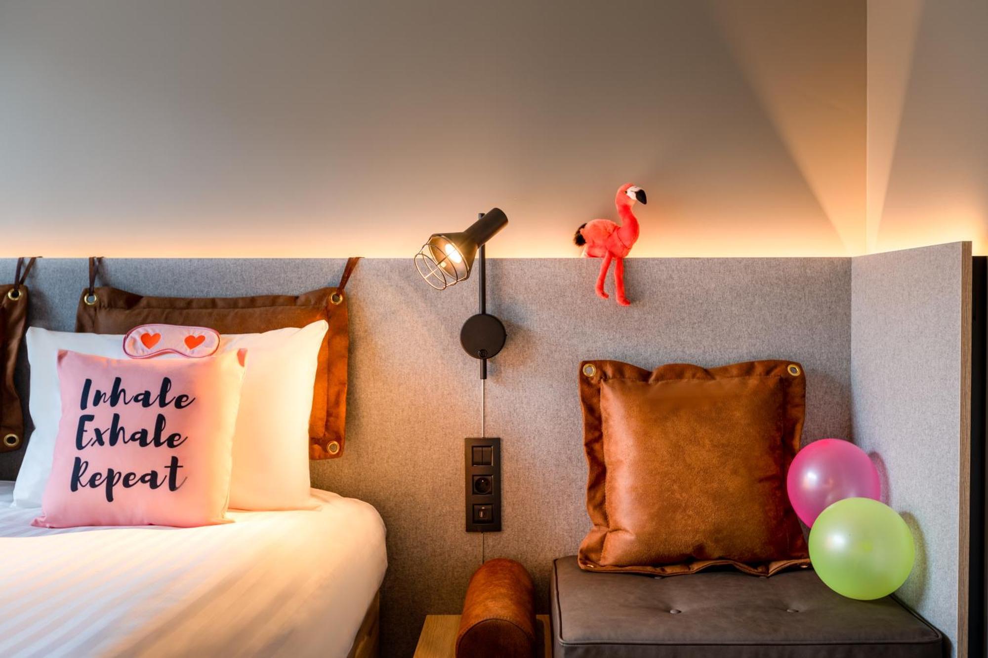 Moxy Sleeper Room with 2 Twin/Single Bed(s)