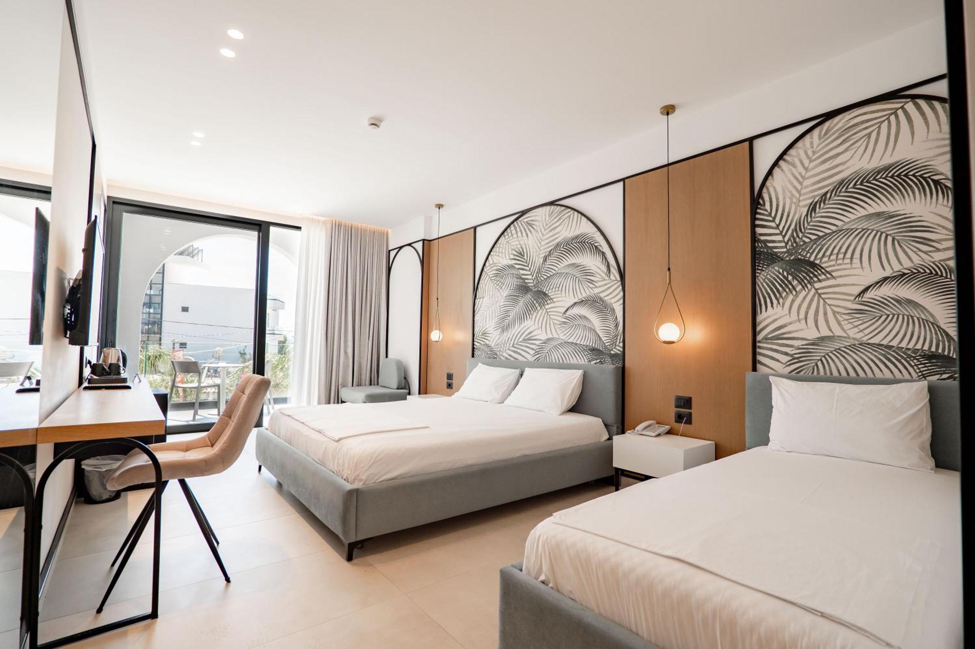 Deluxe Triple Room Balcony Sea View