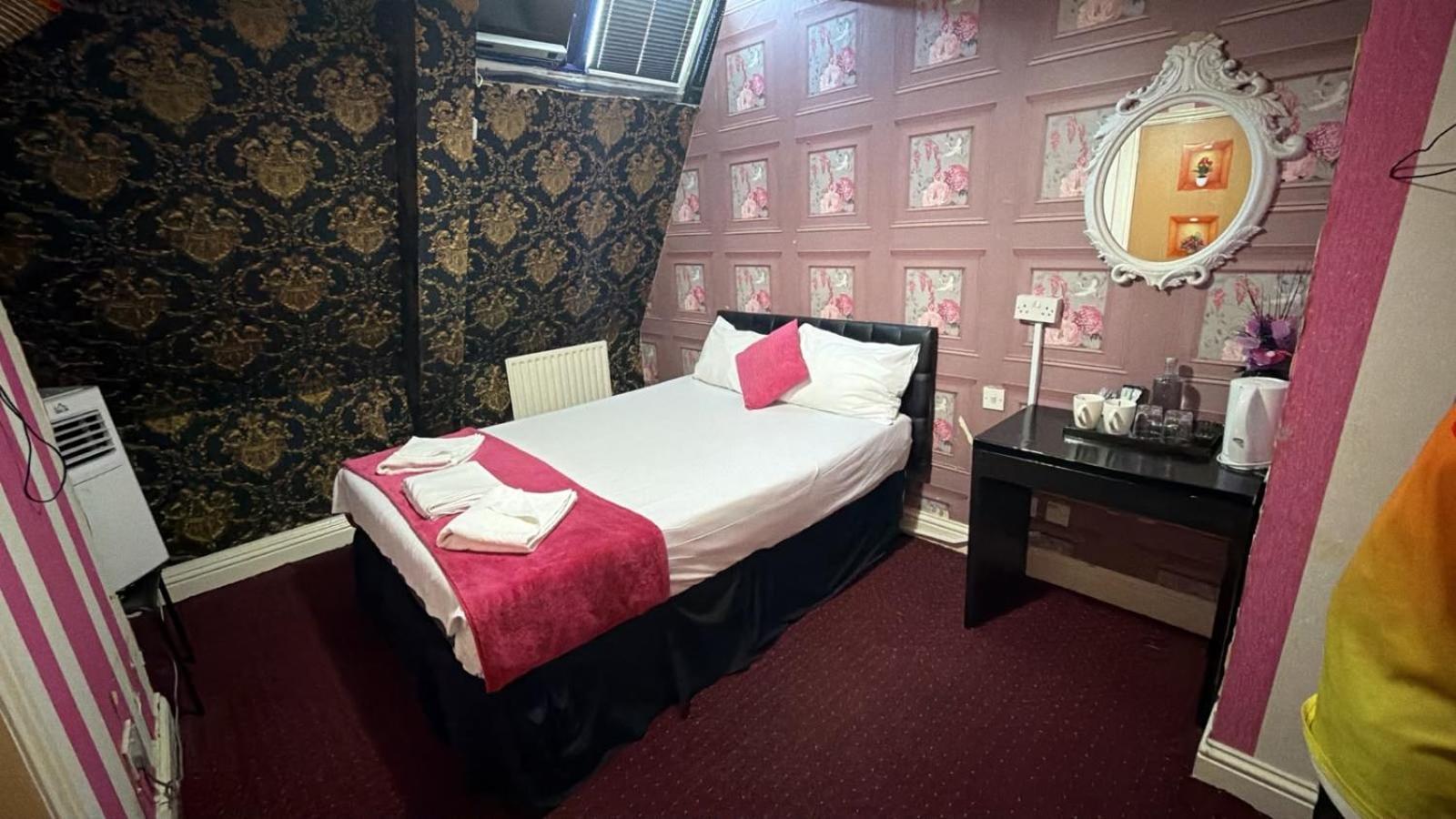 Double Room Private Bathroom