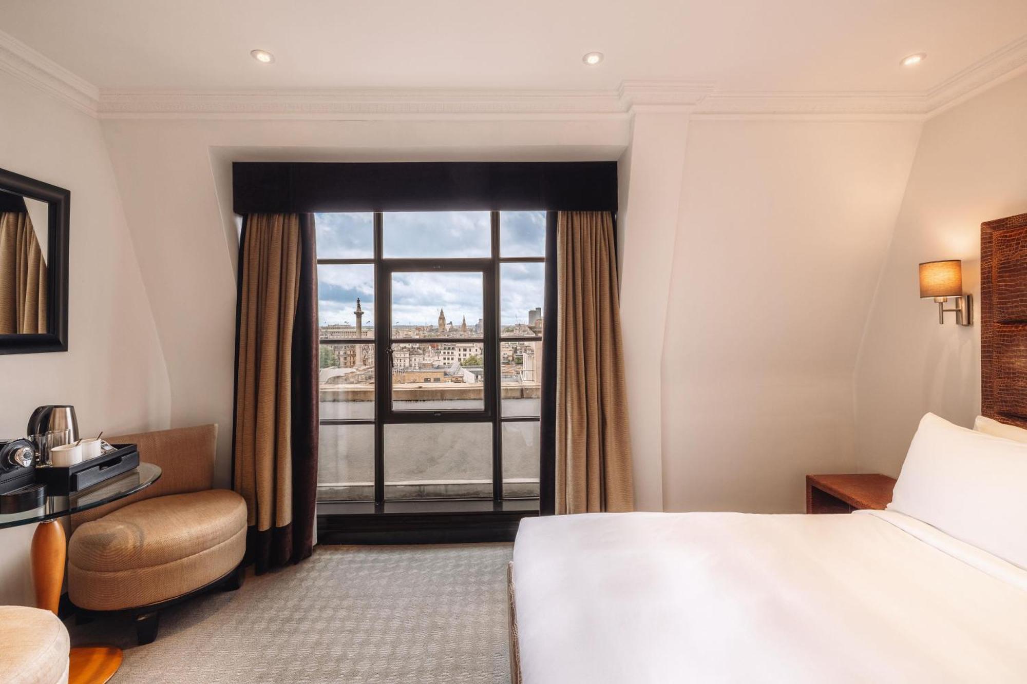 Superior Double Room London Eye View